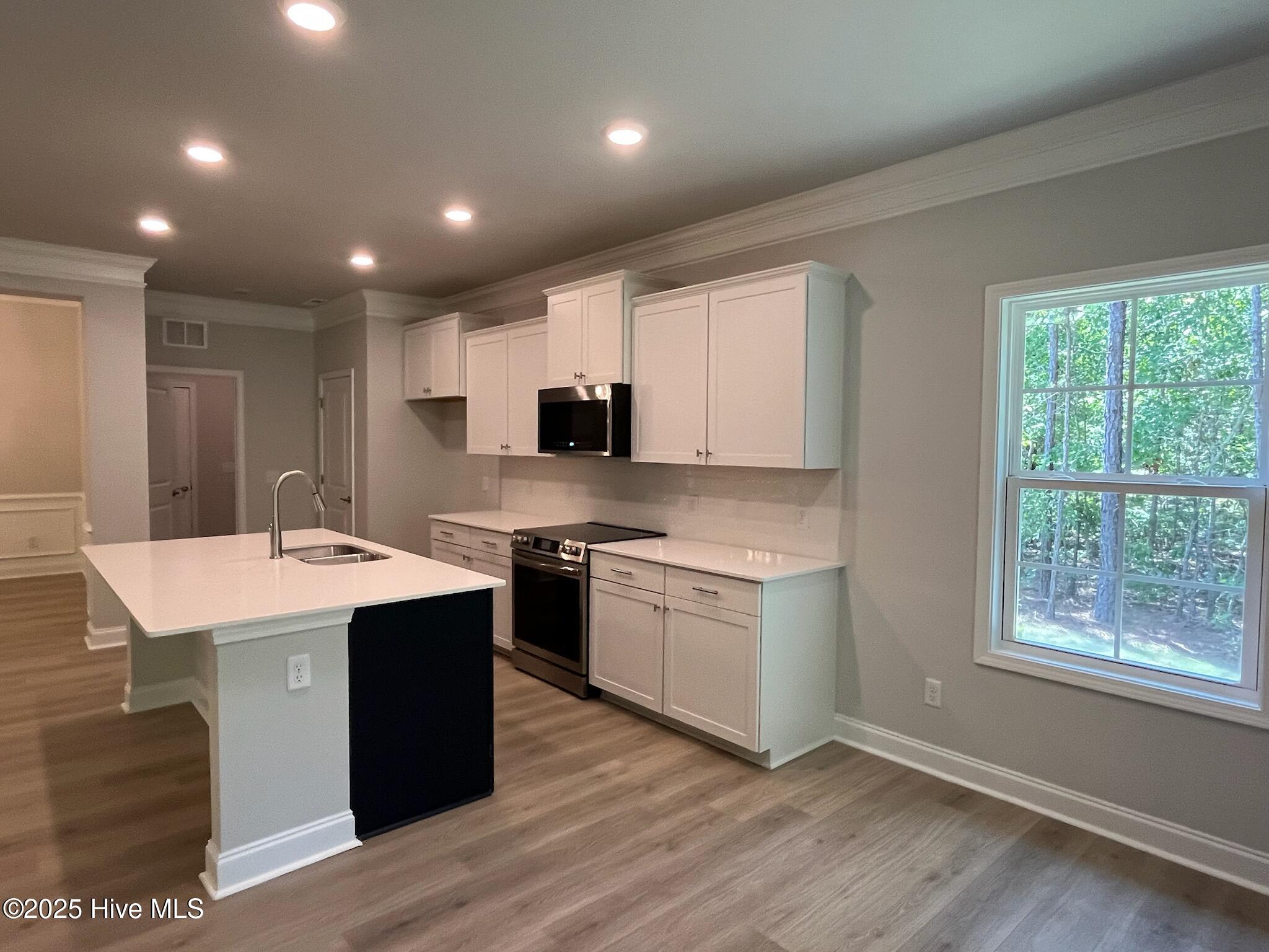 100518408 | Photo 11