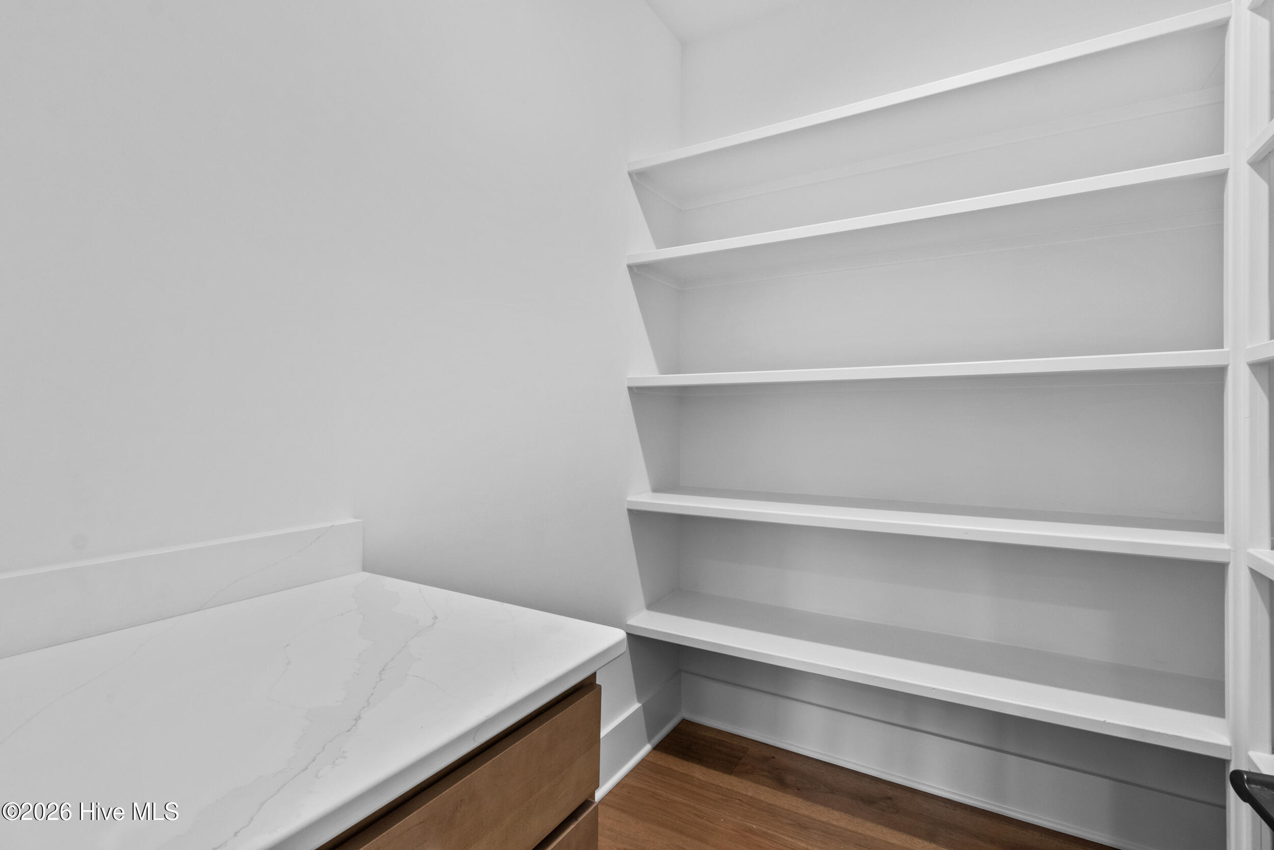 100568514 | Photo 14