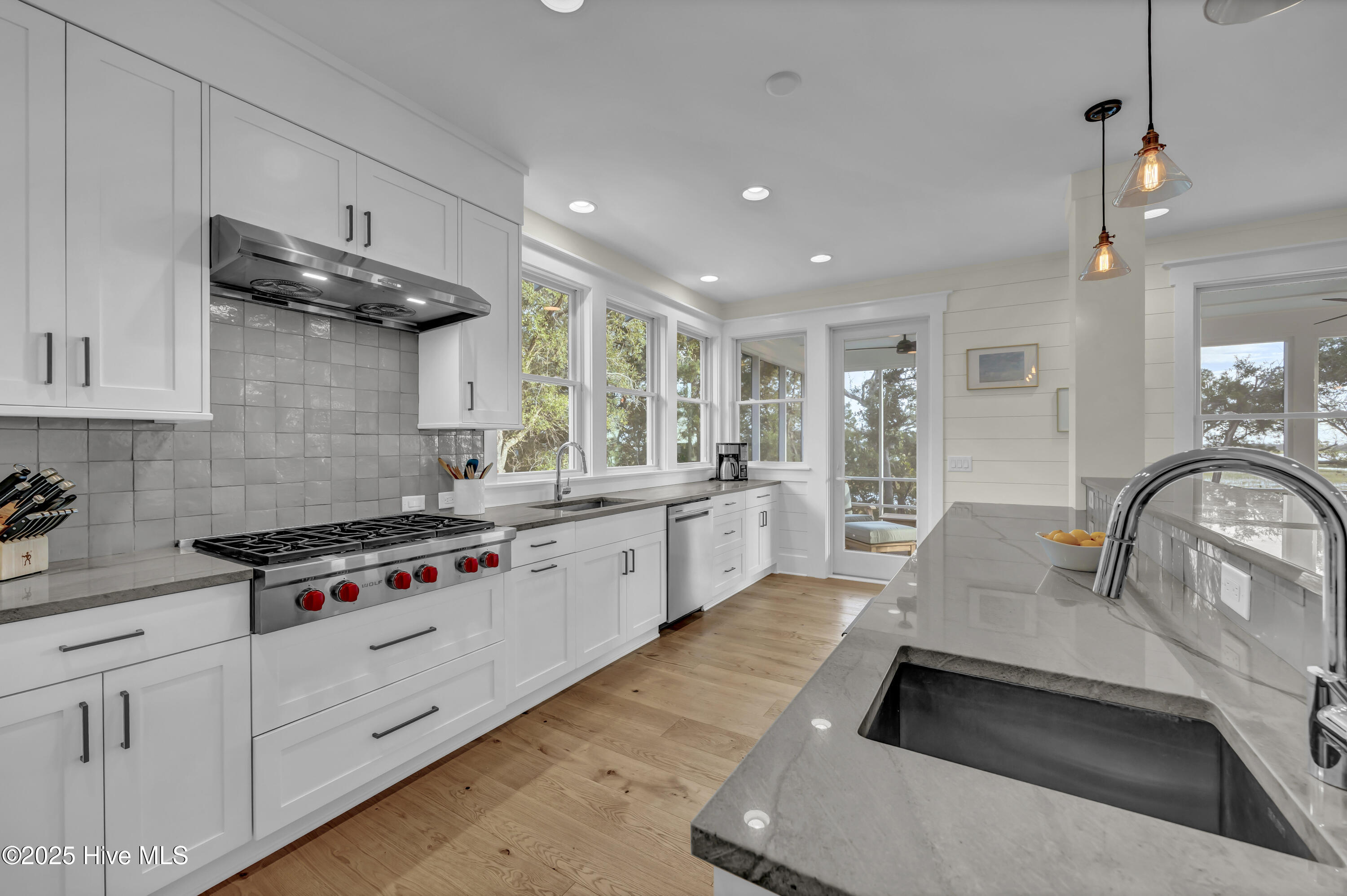 100534977 | Photo 18