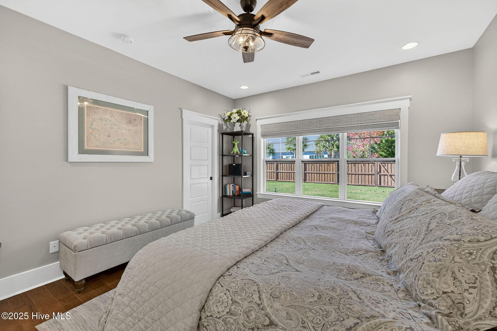 100541568 | Photo 22