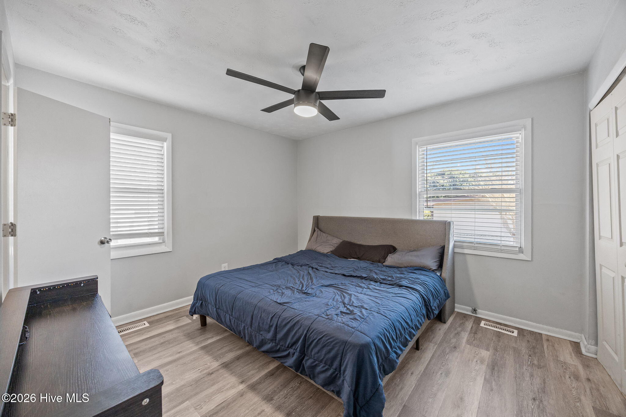 100554438 | Photo 21