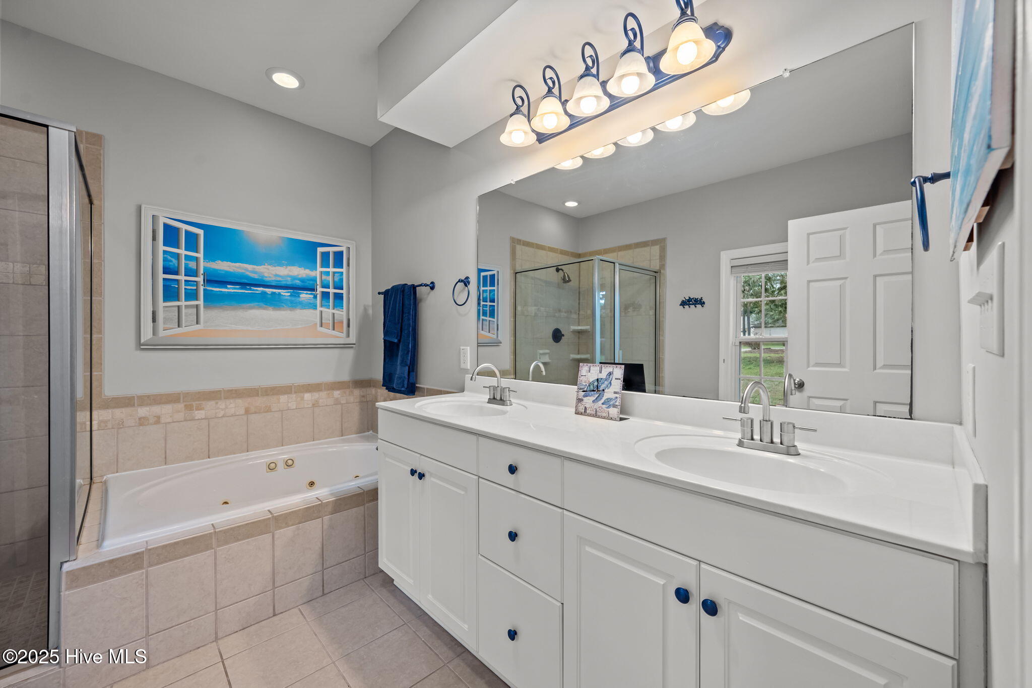 100524687 | Photo 32