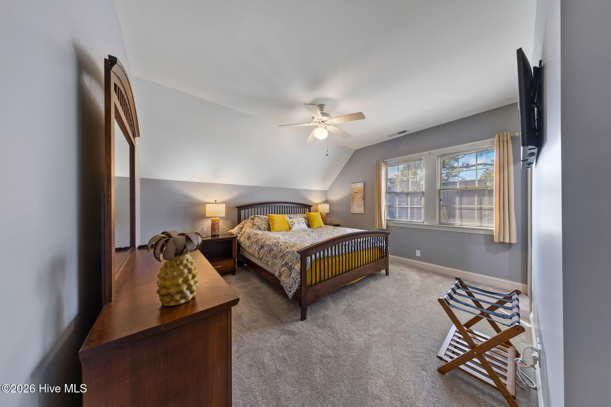 100553597 | Photo 51