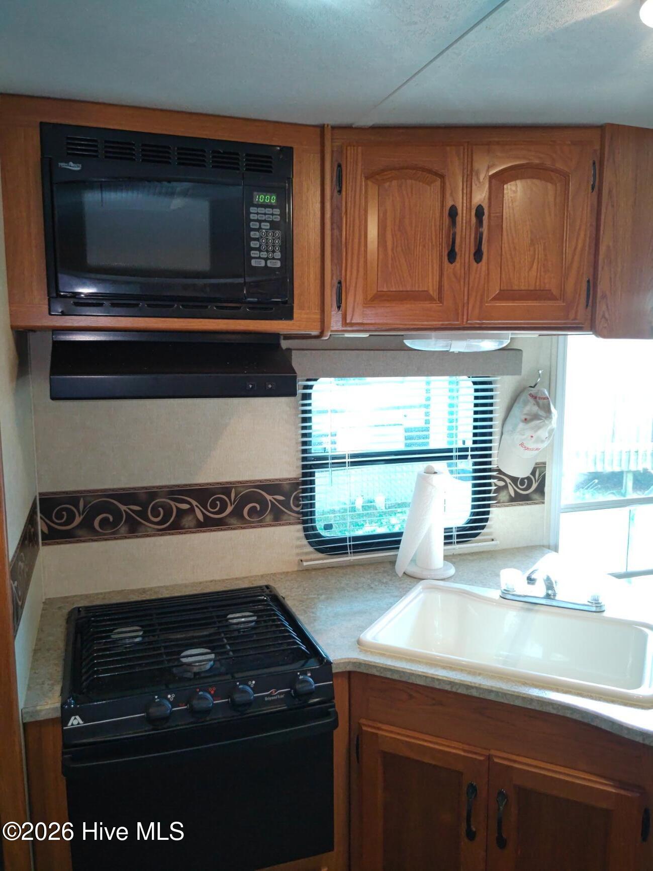 100567863 | Photo 24