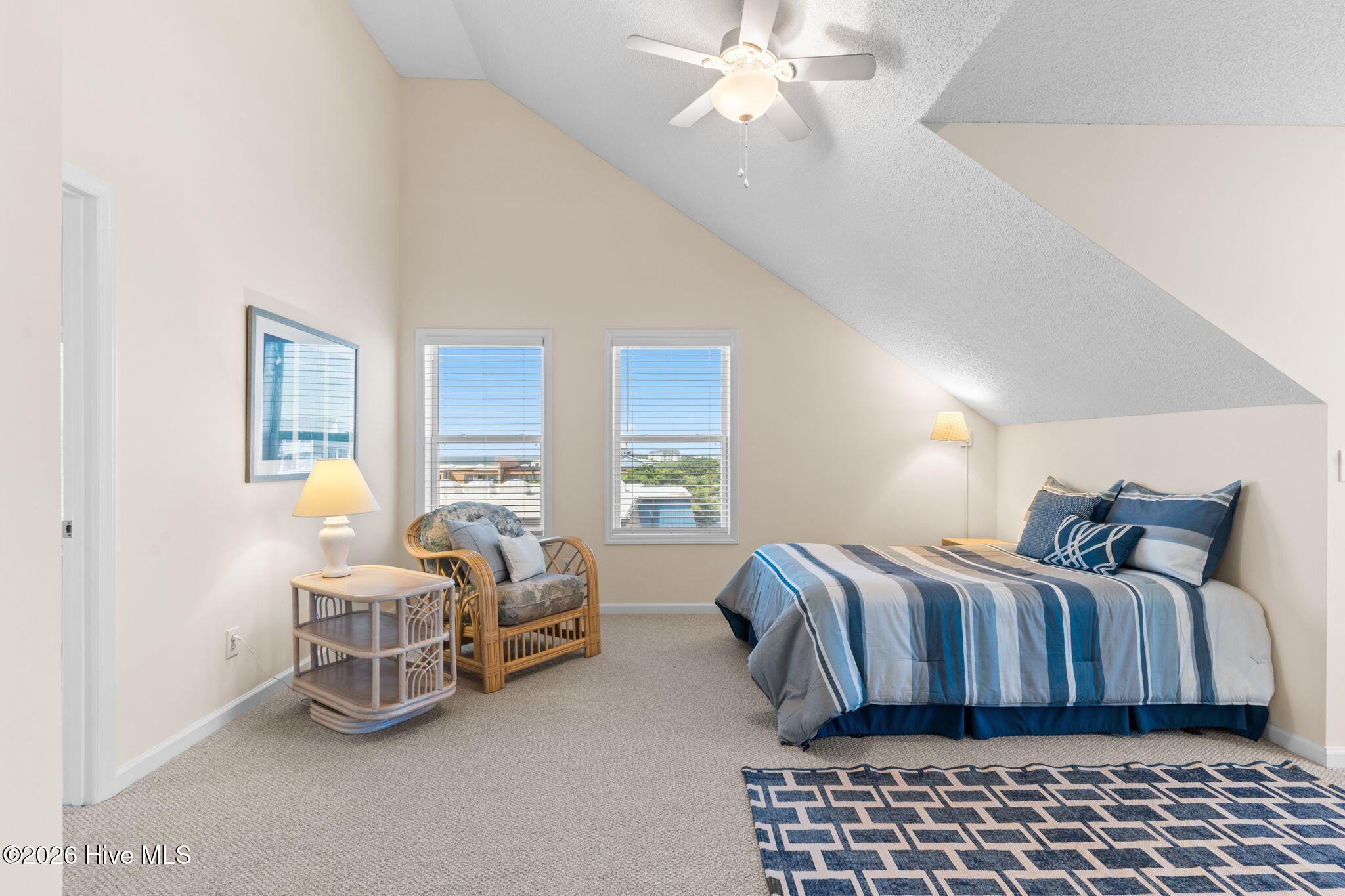 100564917 | Photo 44