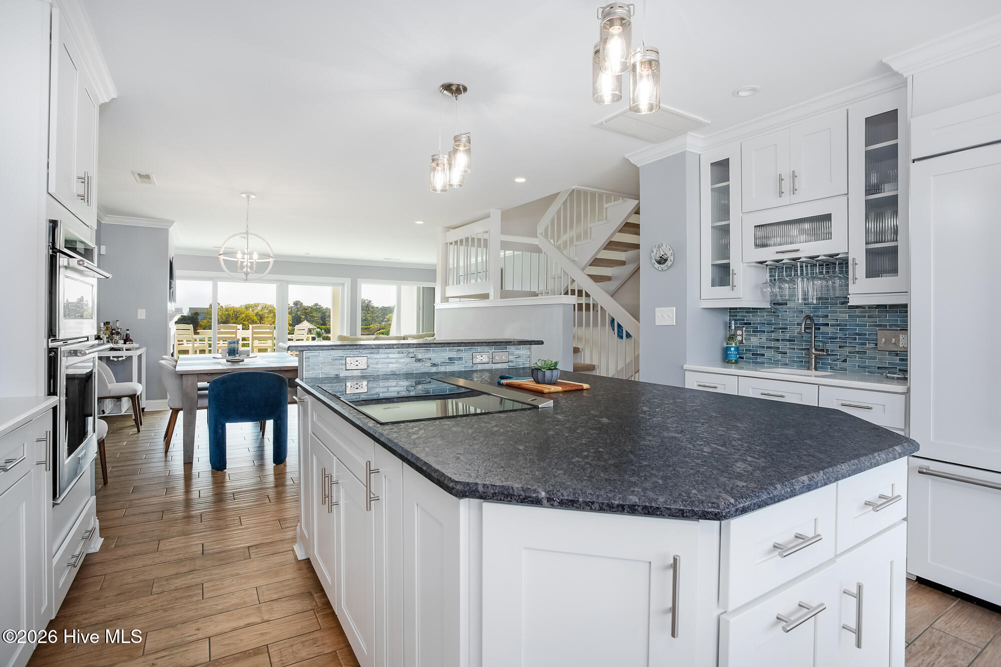 100564405 | Photo 13