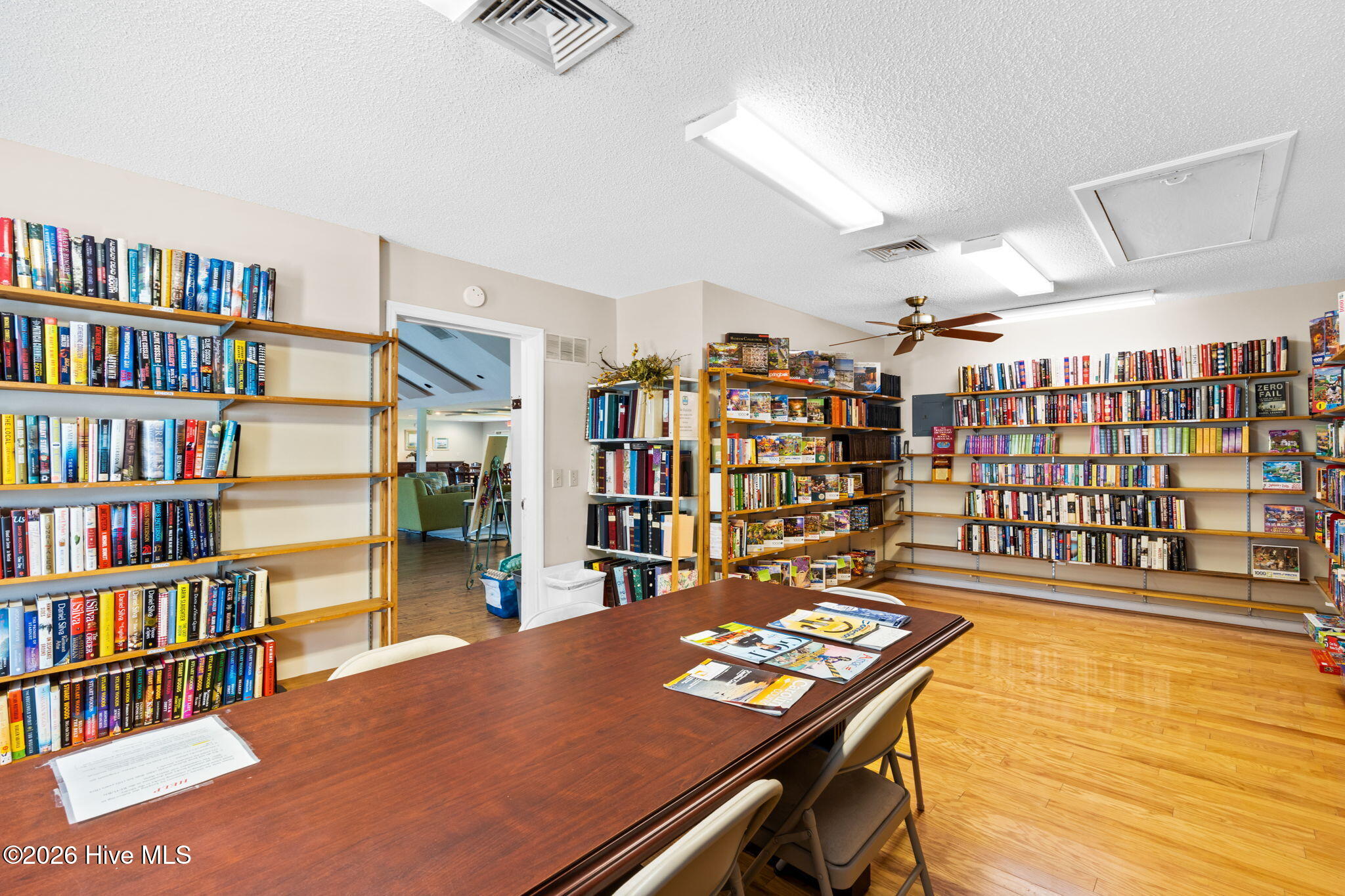 100559407 | Photo 51