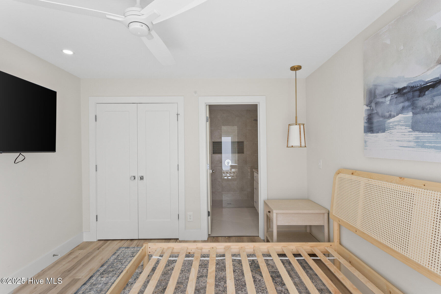 100523207 | Photo 21