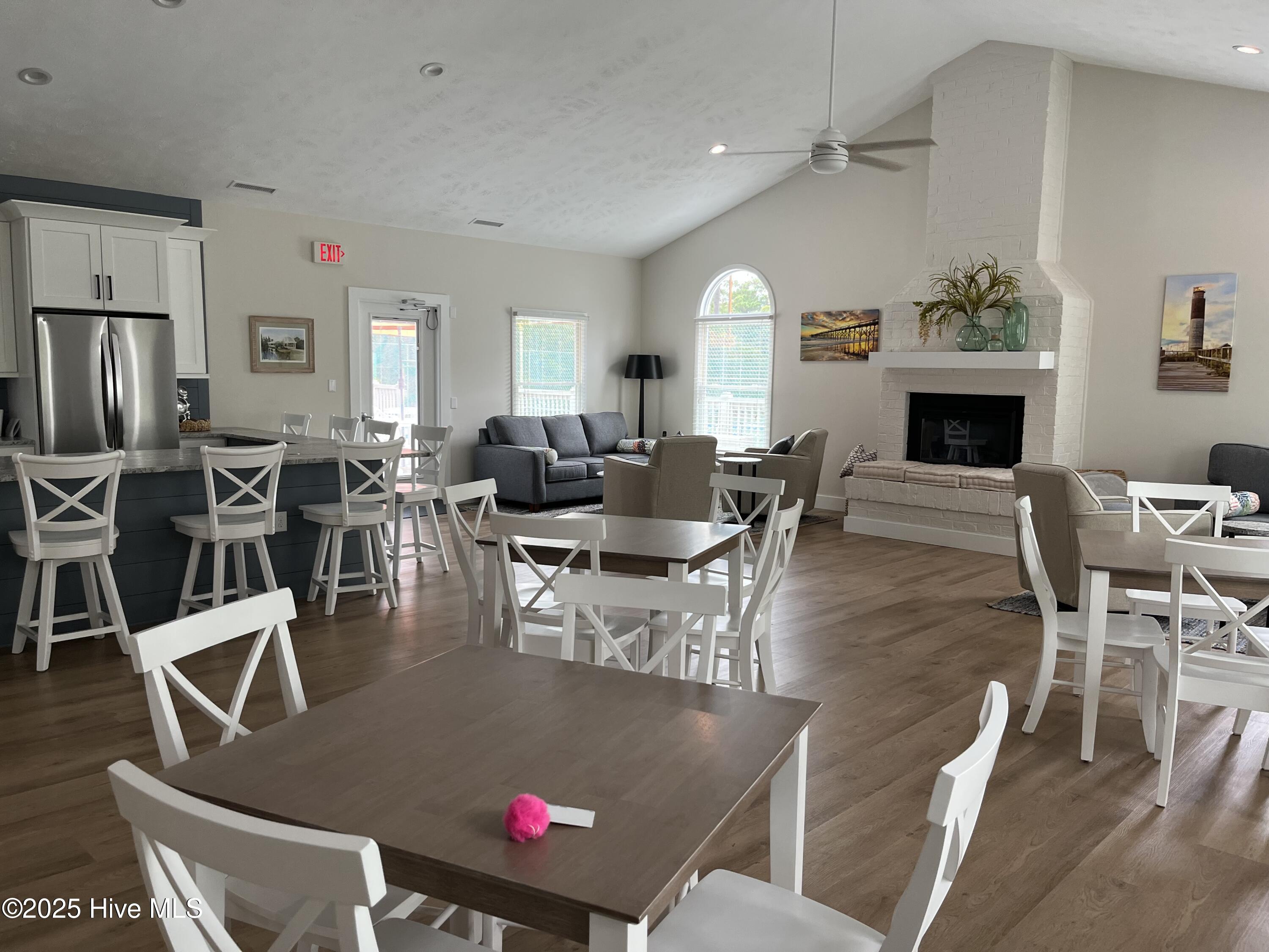 100513257 | Photo 74