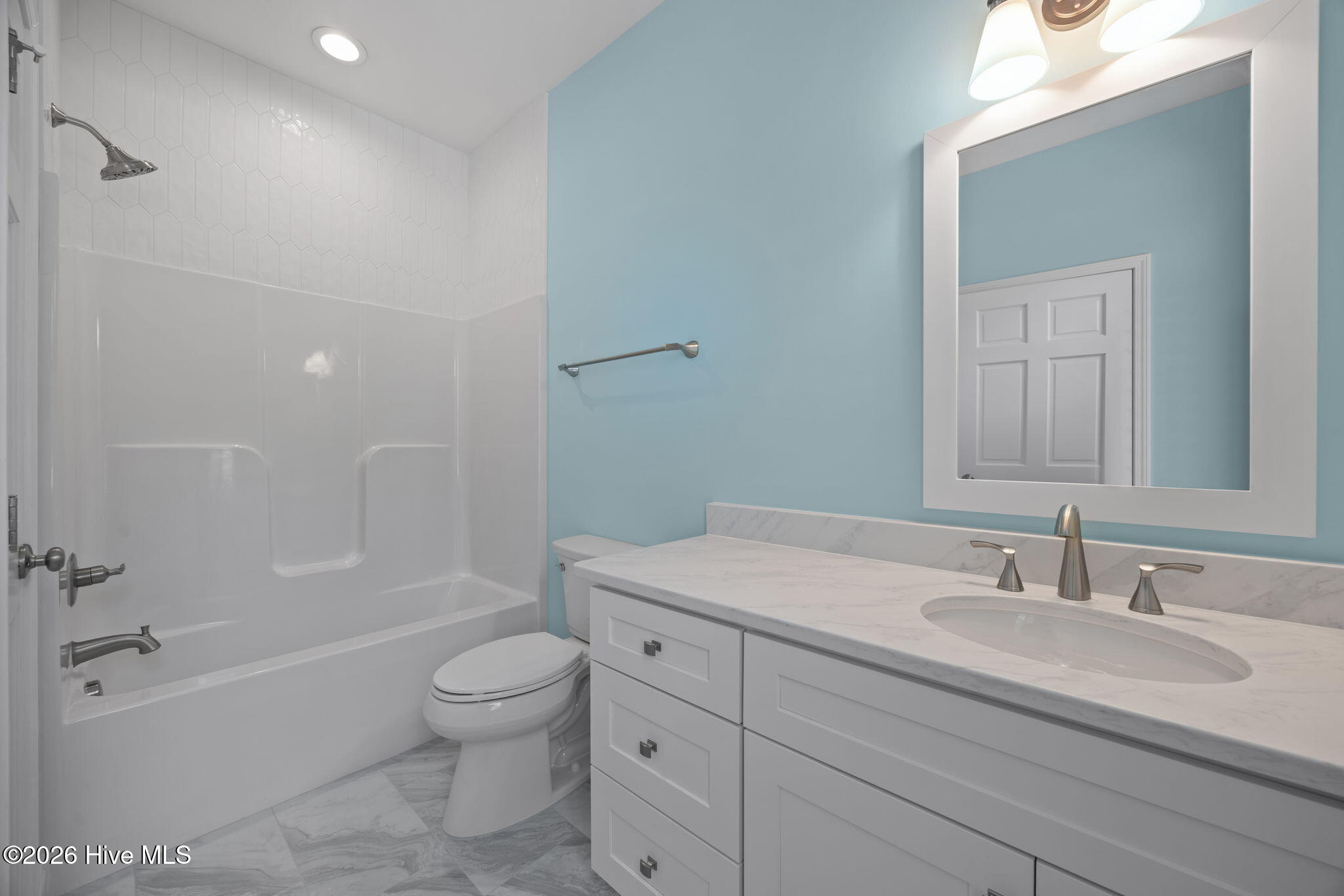 100568646 | Photo 25