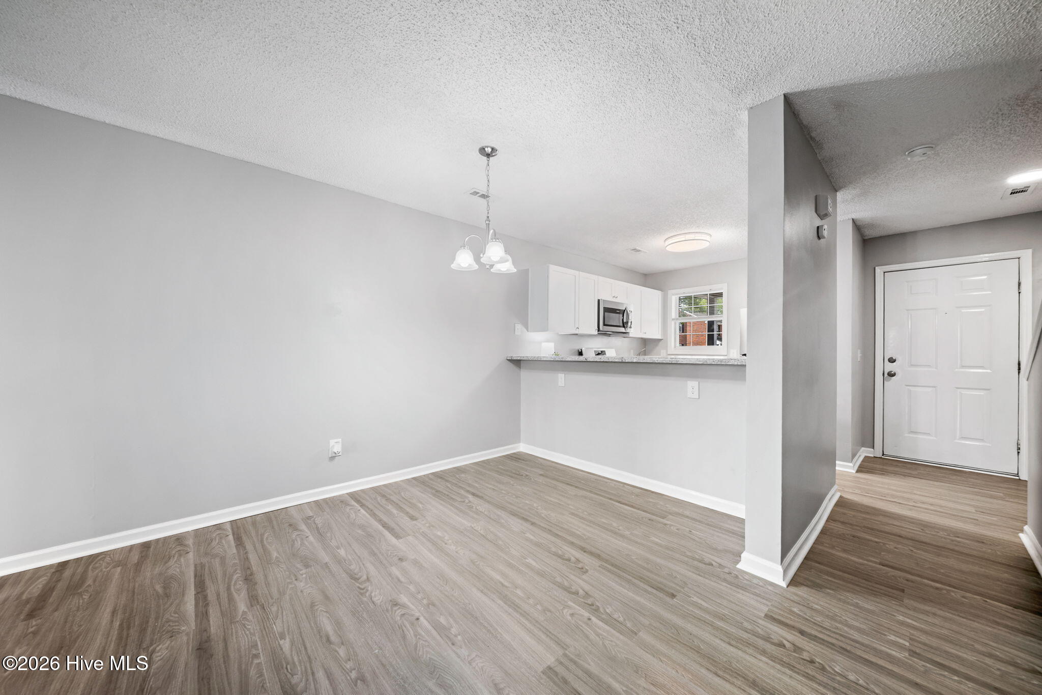 100565173 | Photo 23