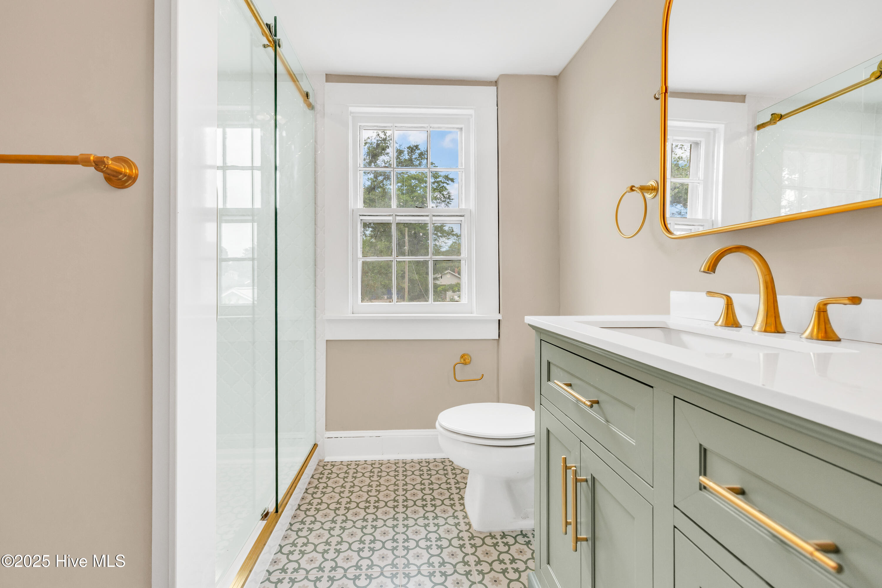 100522192 | Photo 29