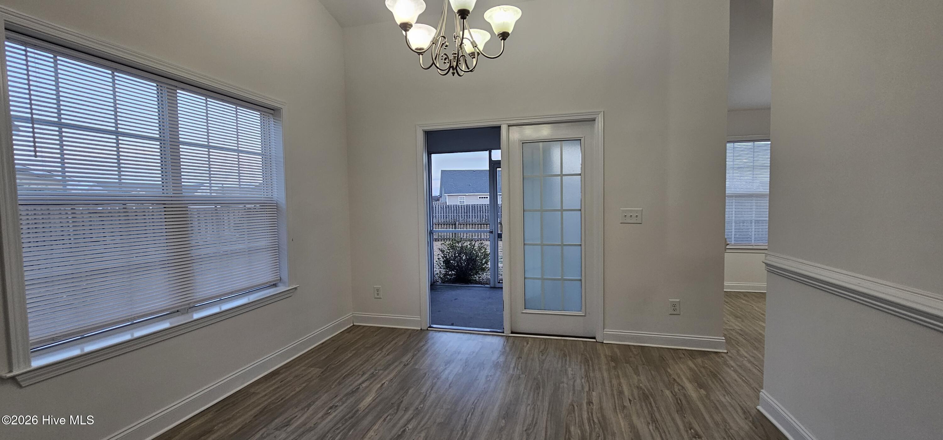 100548448 | Photo 11