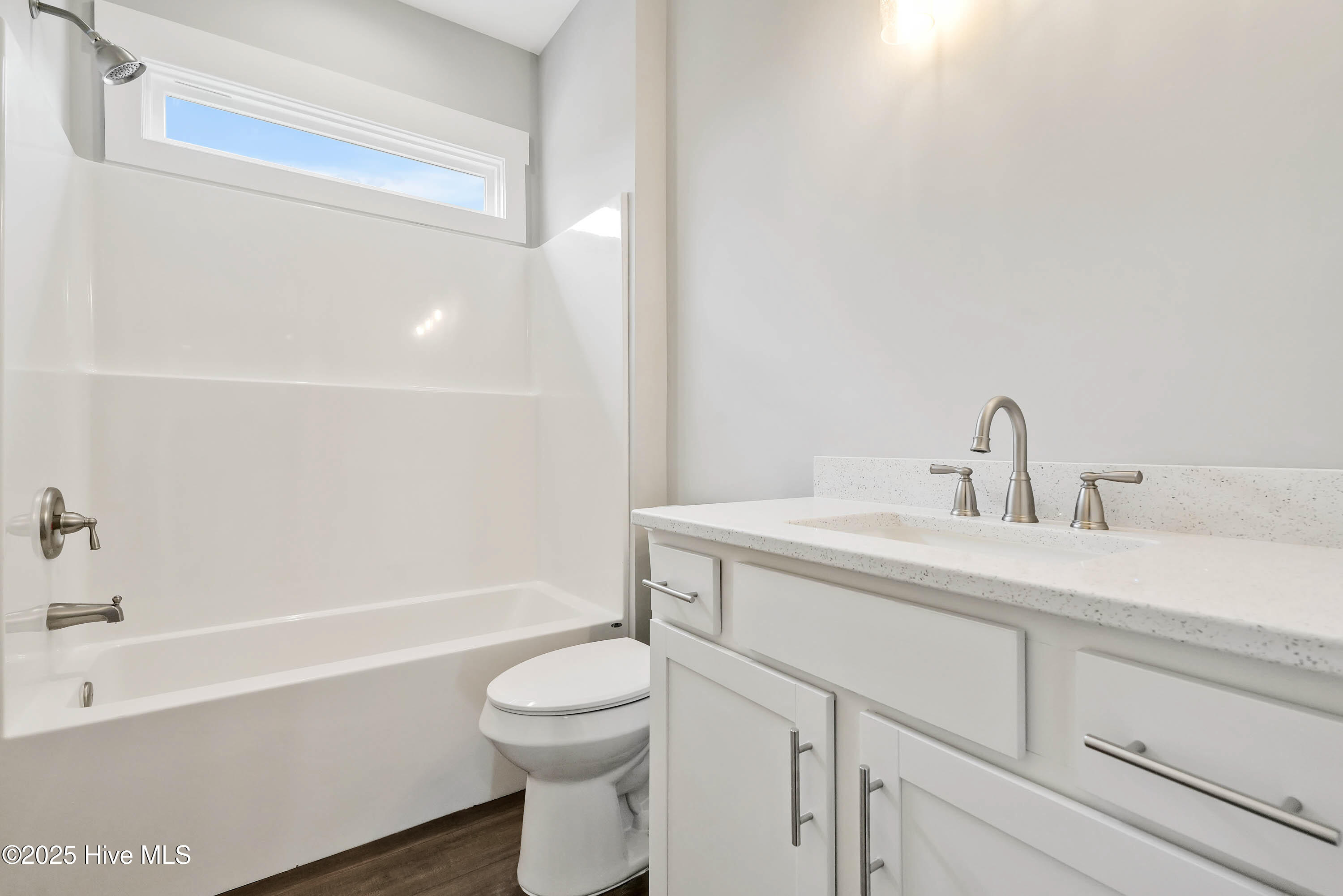 100540463 | Photo 17