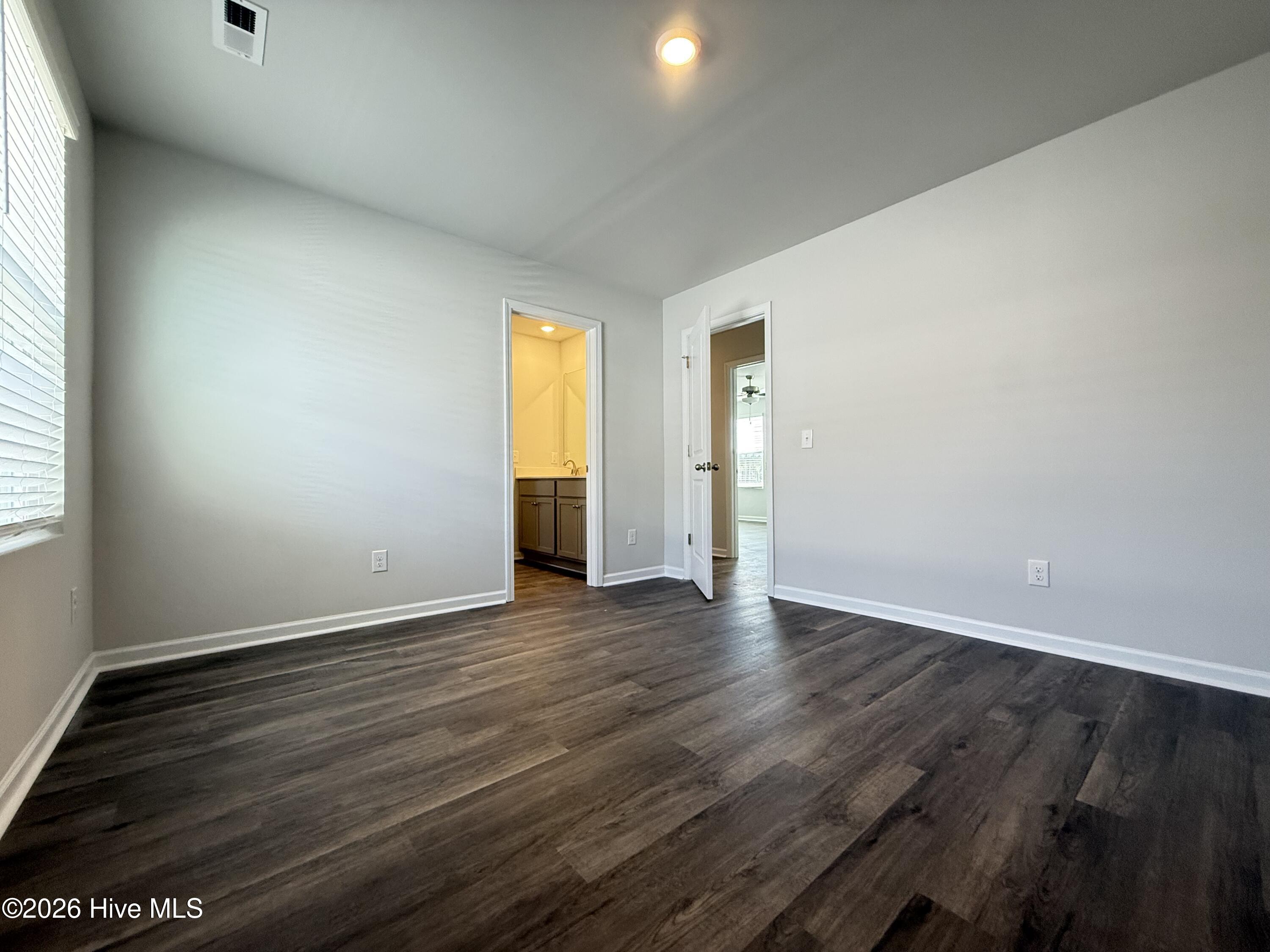 100526305 | Photo 25