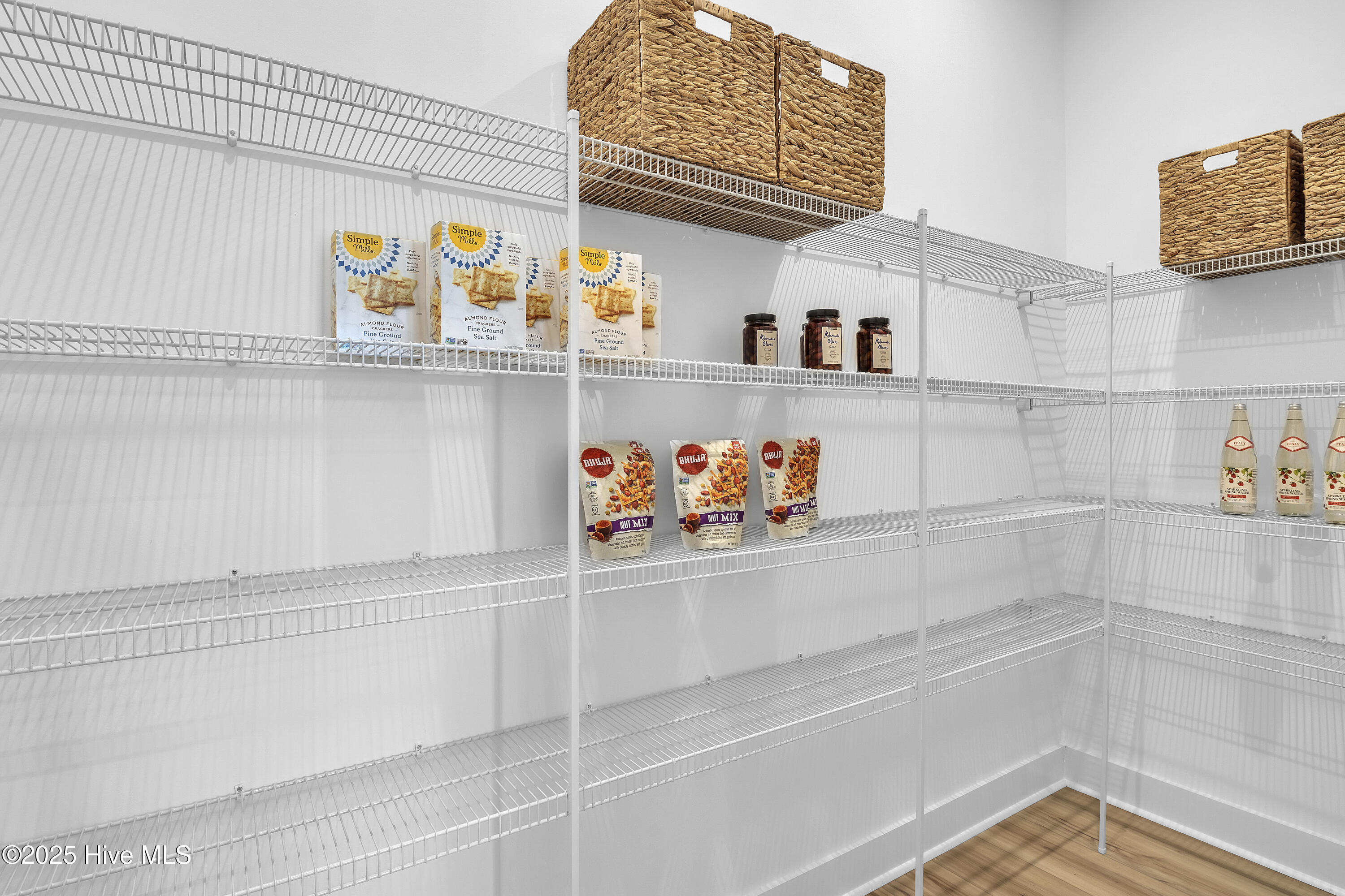 100533746 | Photo 30