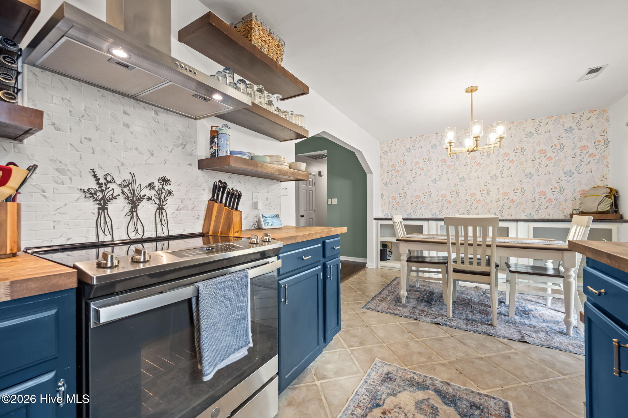 100558833 | Photo 22