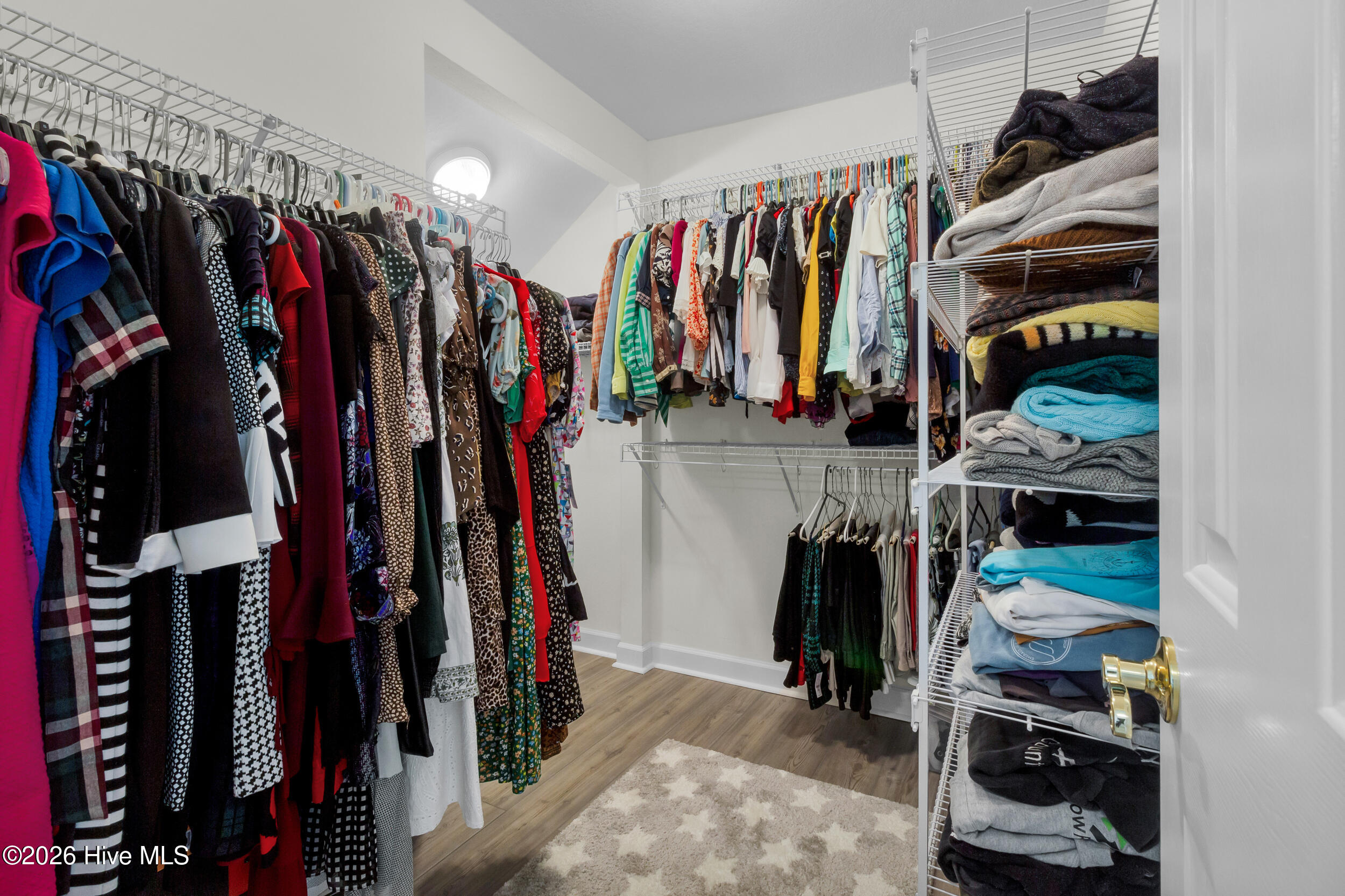 100557933 | Photo 26