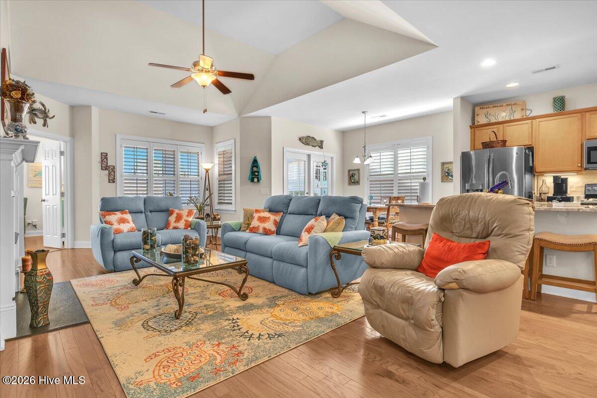 100549972 | Photo 22