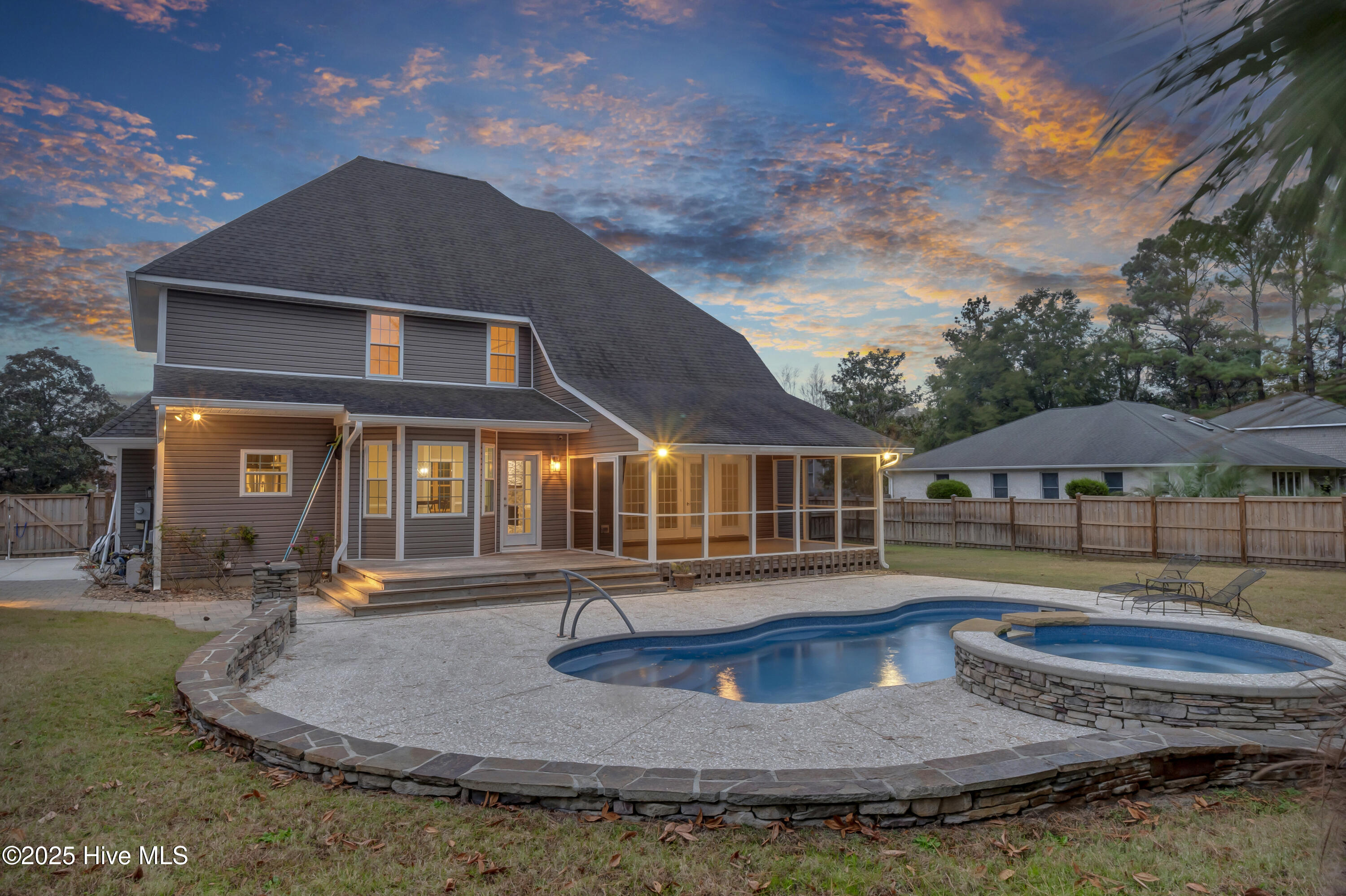 100543498 | Photo 52