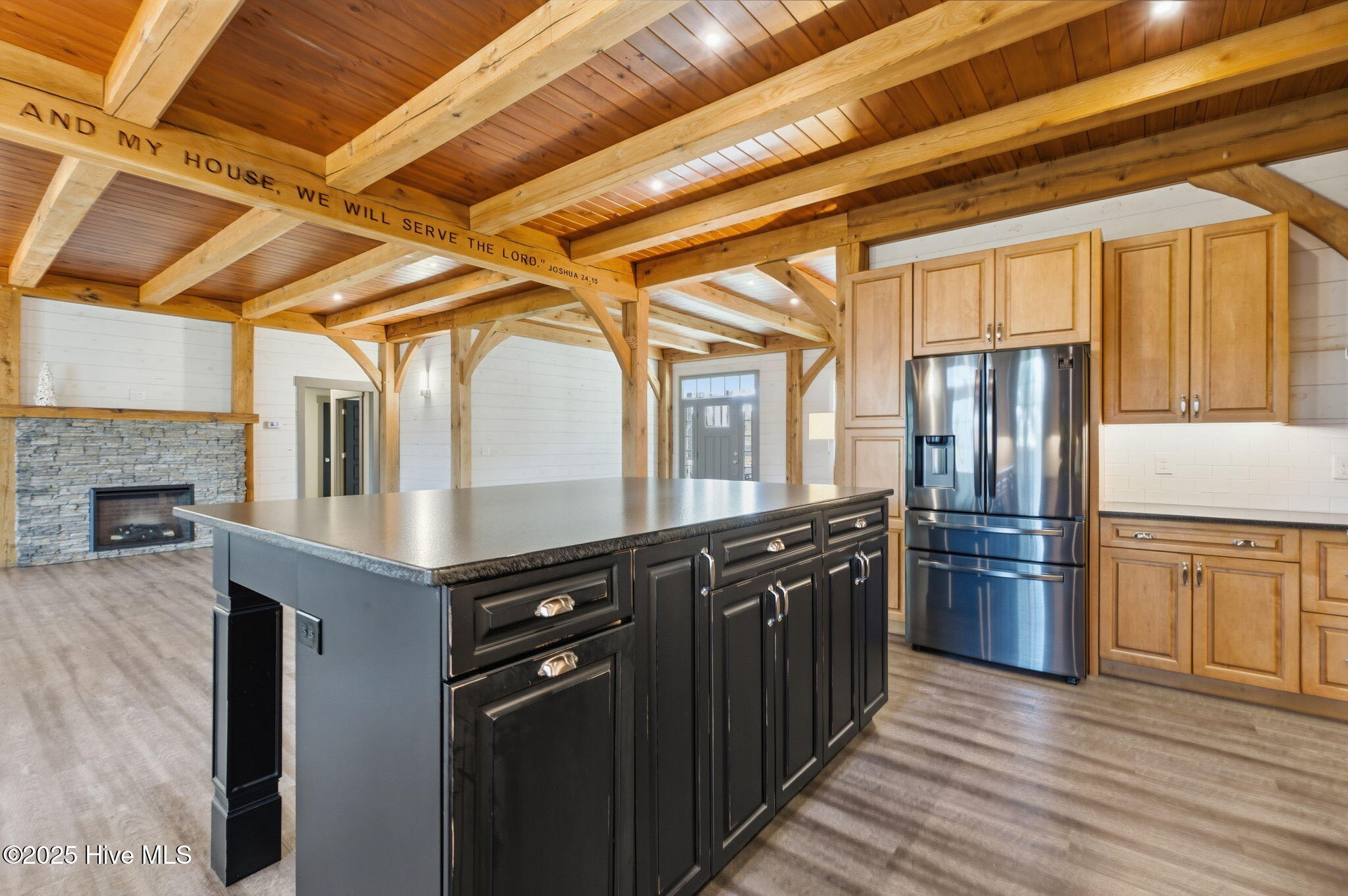 100535585 | Photo 96