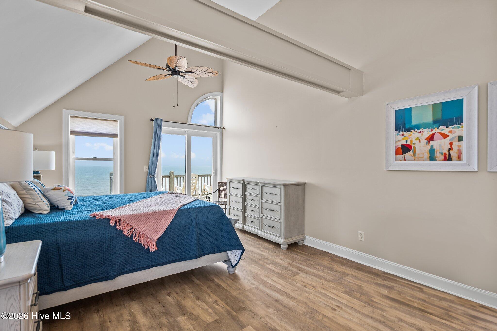 100562244 | Photo 48