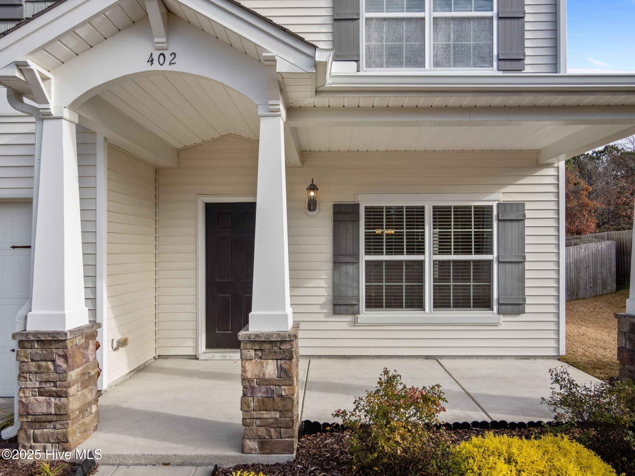 100545403 | Photo 49