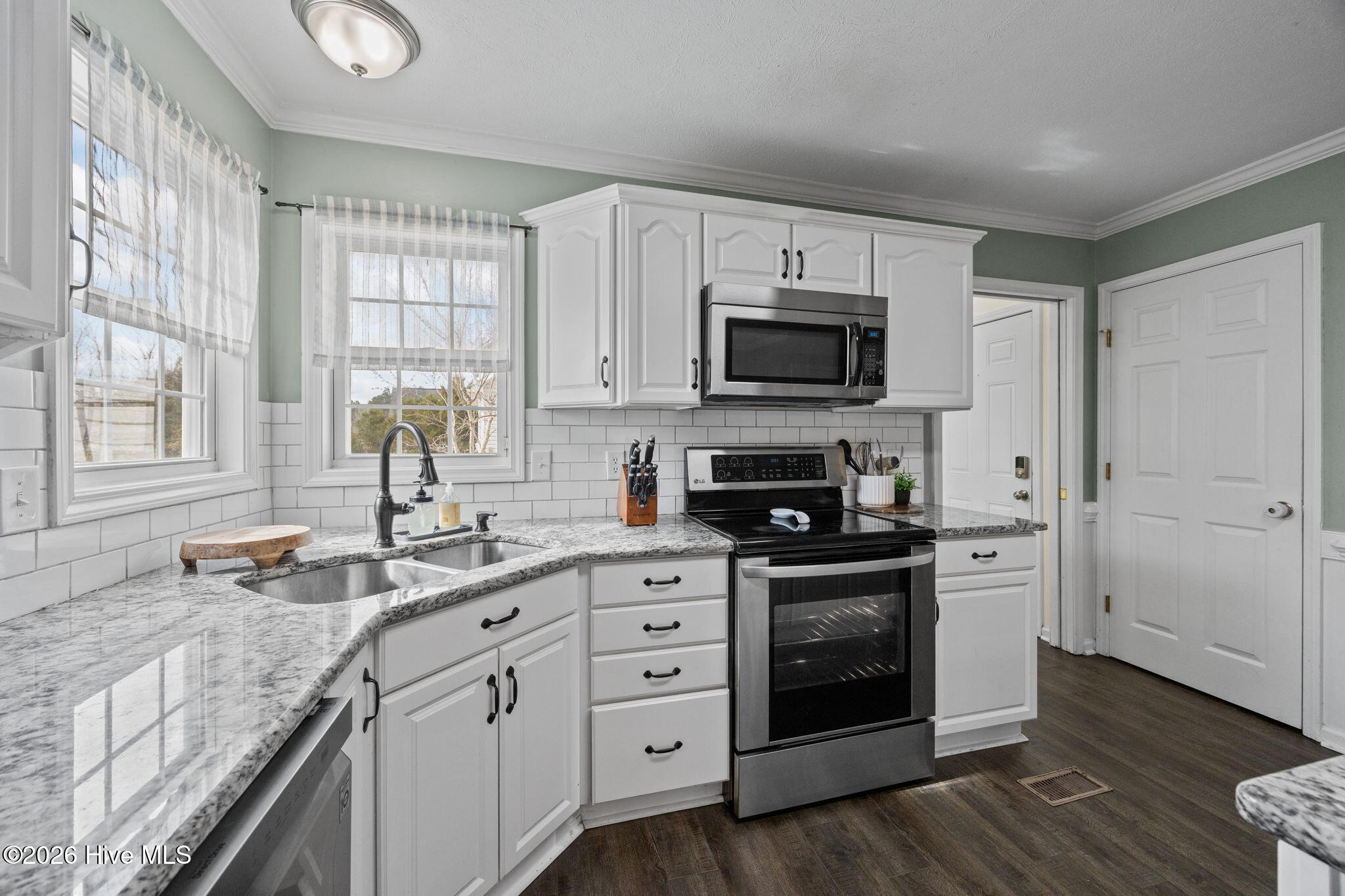 100558634 | Photo 11