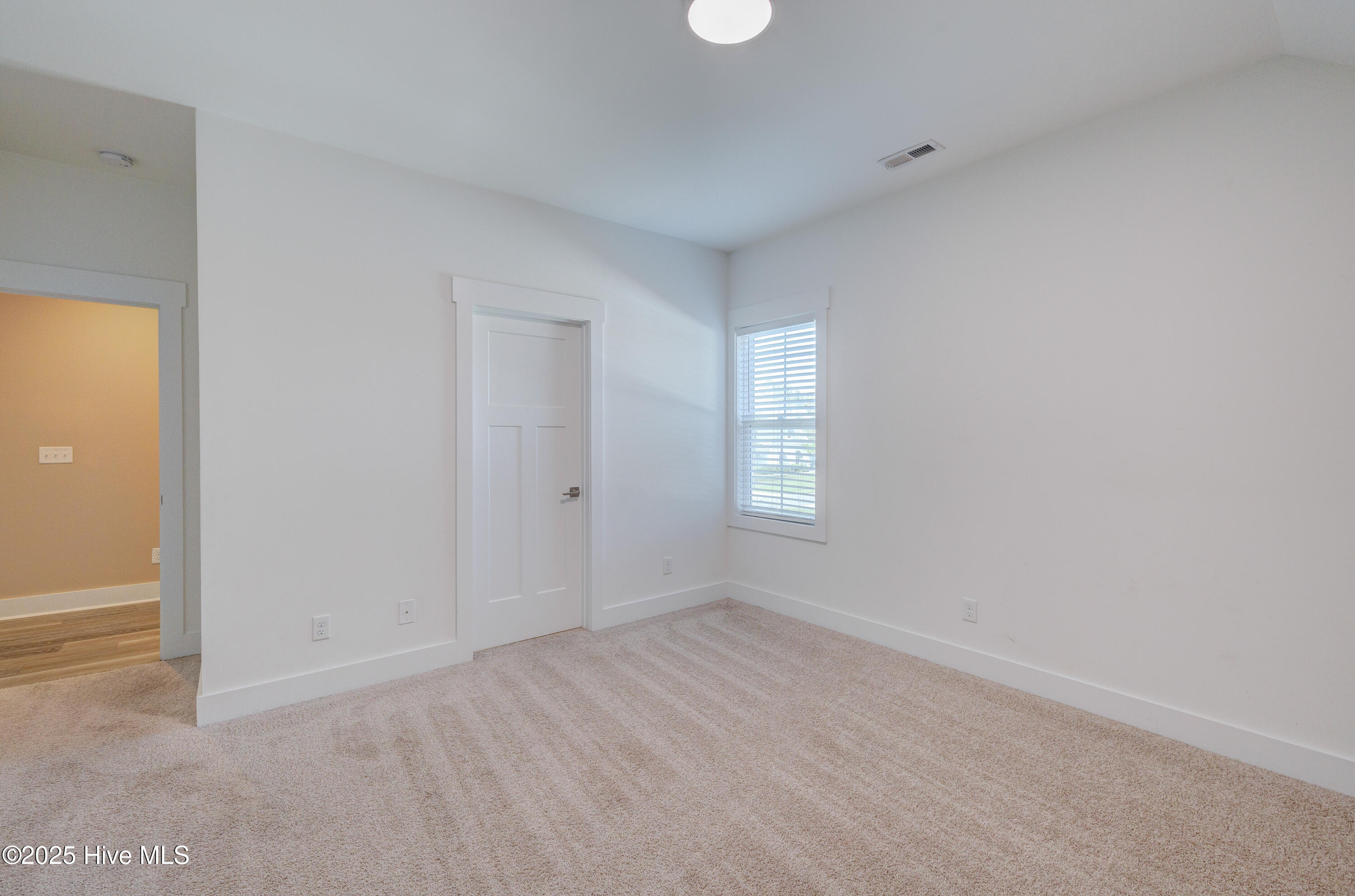 100534691 | Photo 62