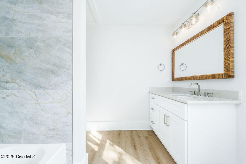 100564686 | Photo 26