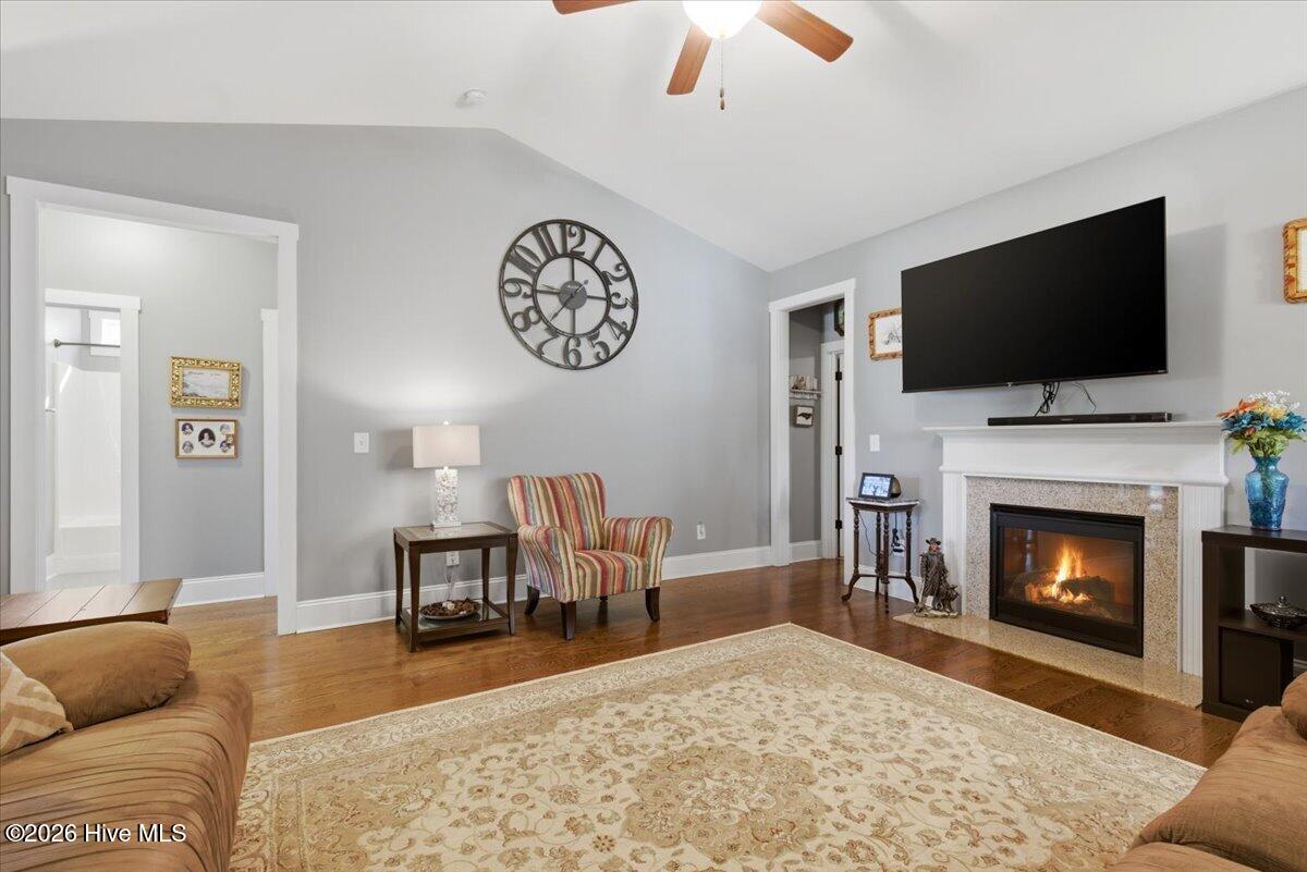 100568053 | Photo 15