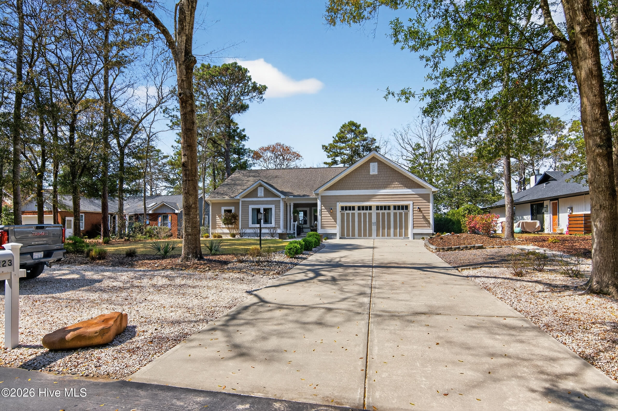 100565321 | Photo 60