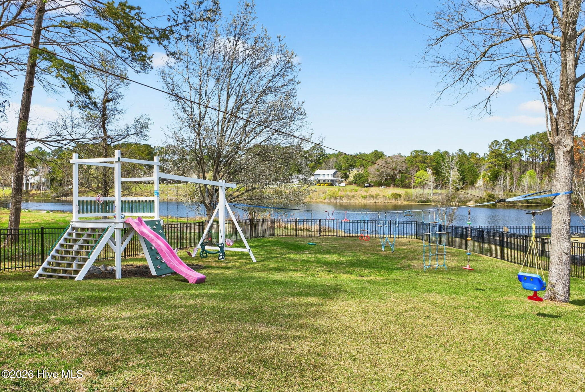 100561895 | Photo 44