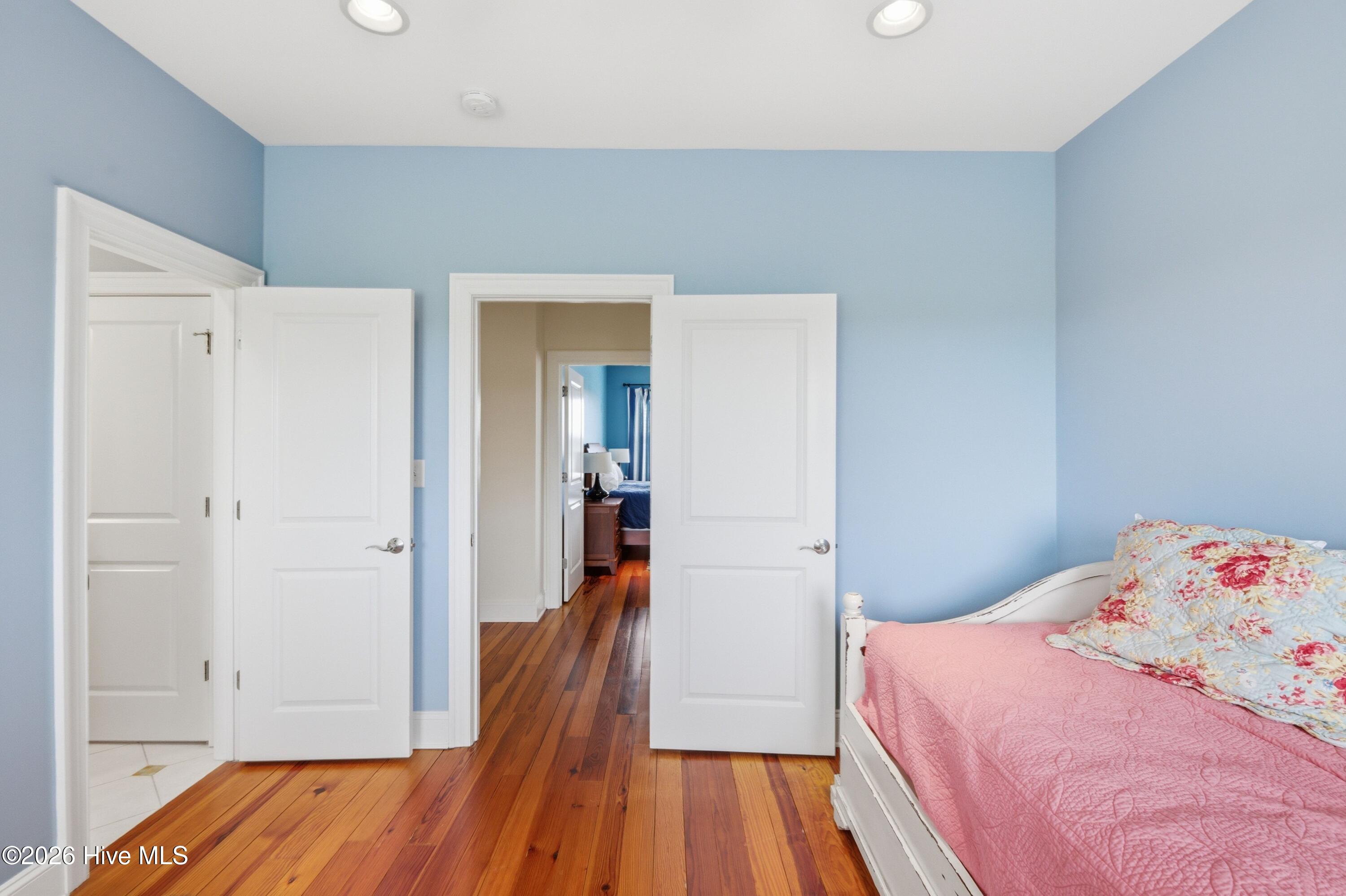 100564058 | Photo 55