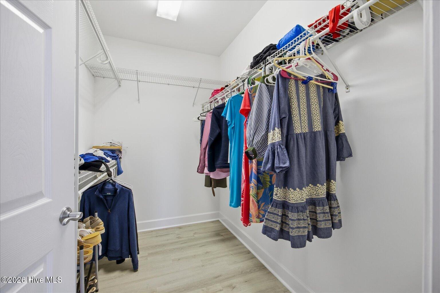 100561305 | Photo 27