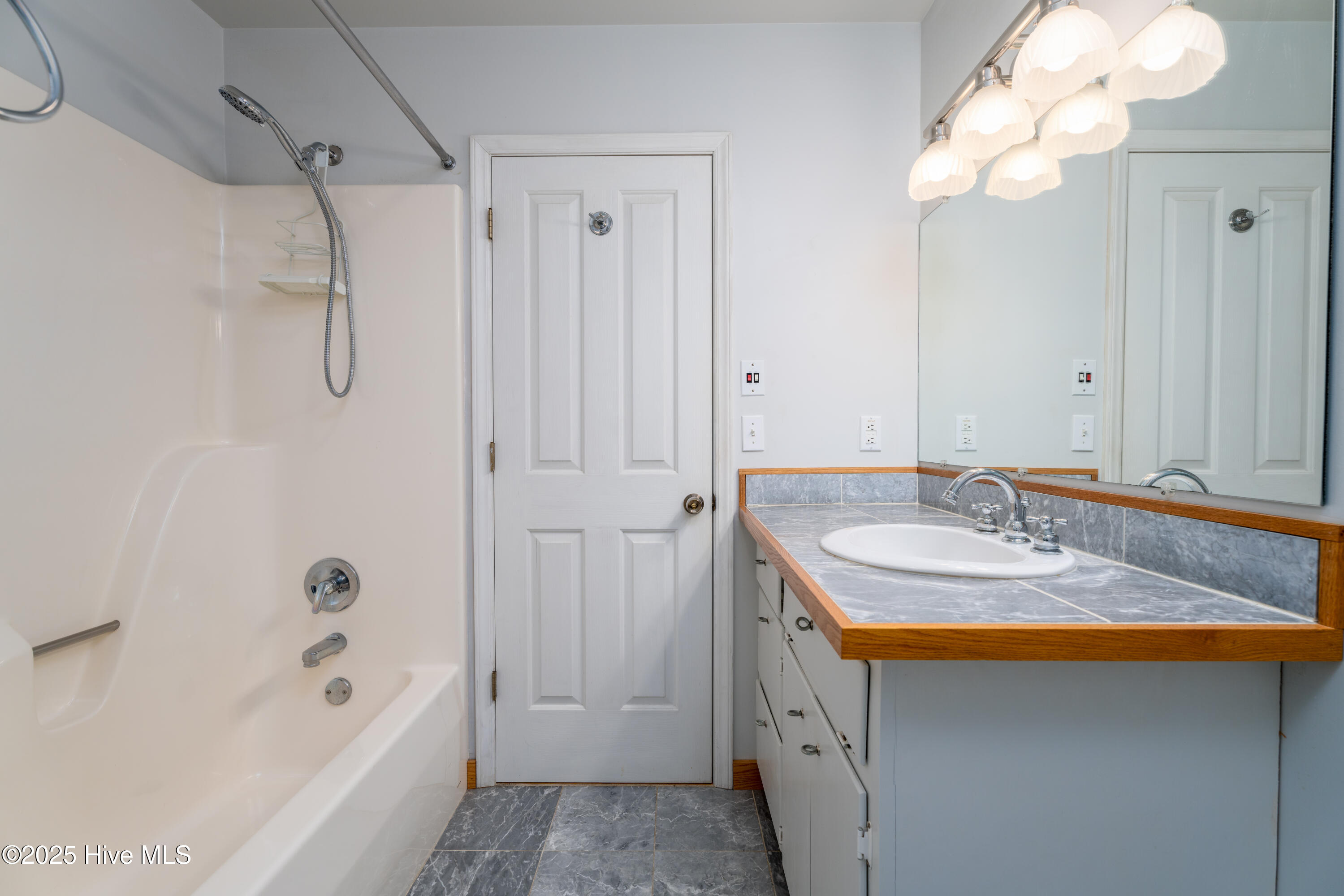 100543560 | Photo 10