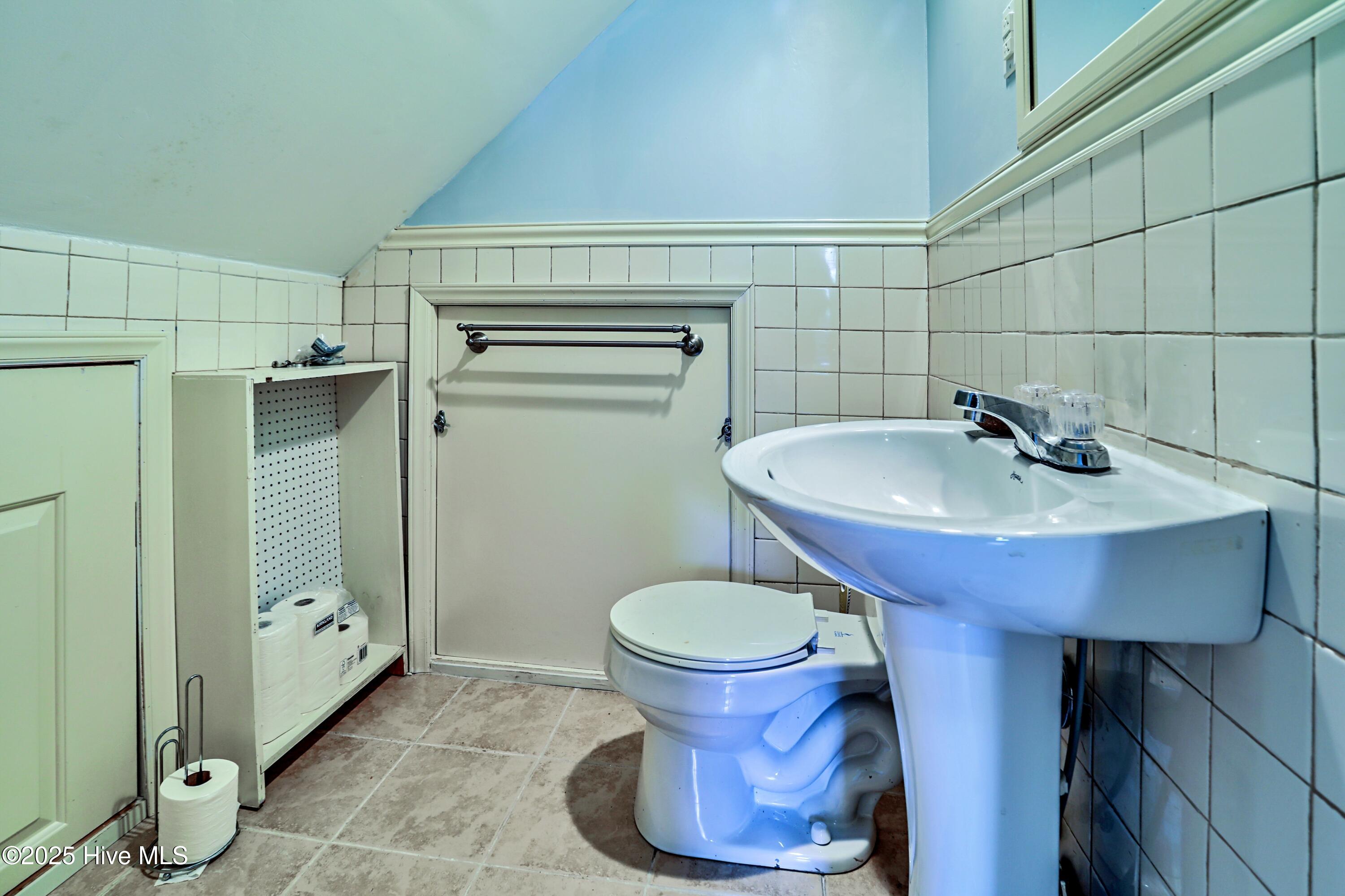 100511147 | Photo 24