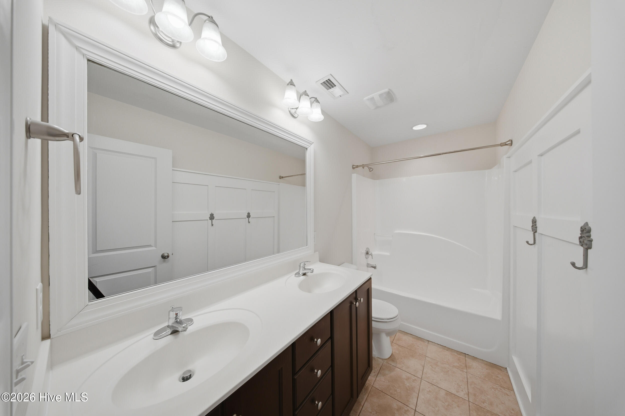 100564120 | Photo 42