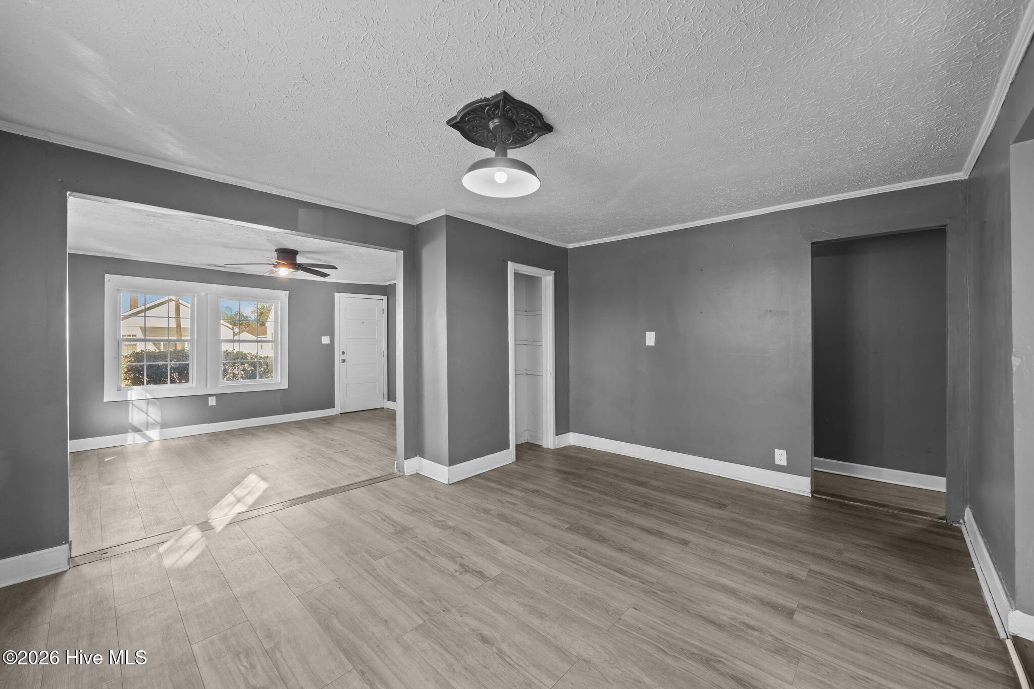 100550233 | Photo 26