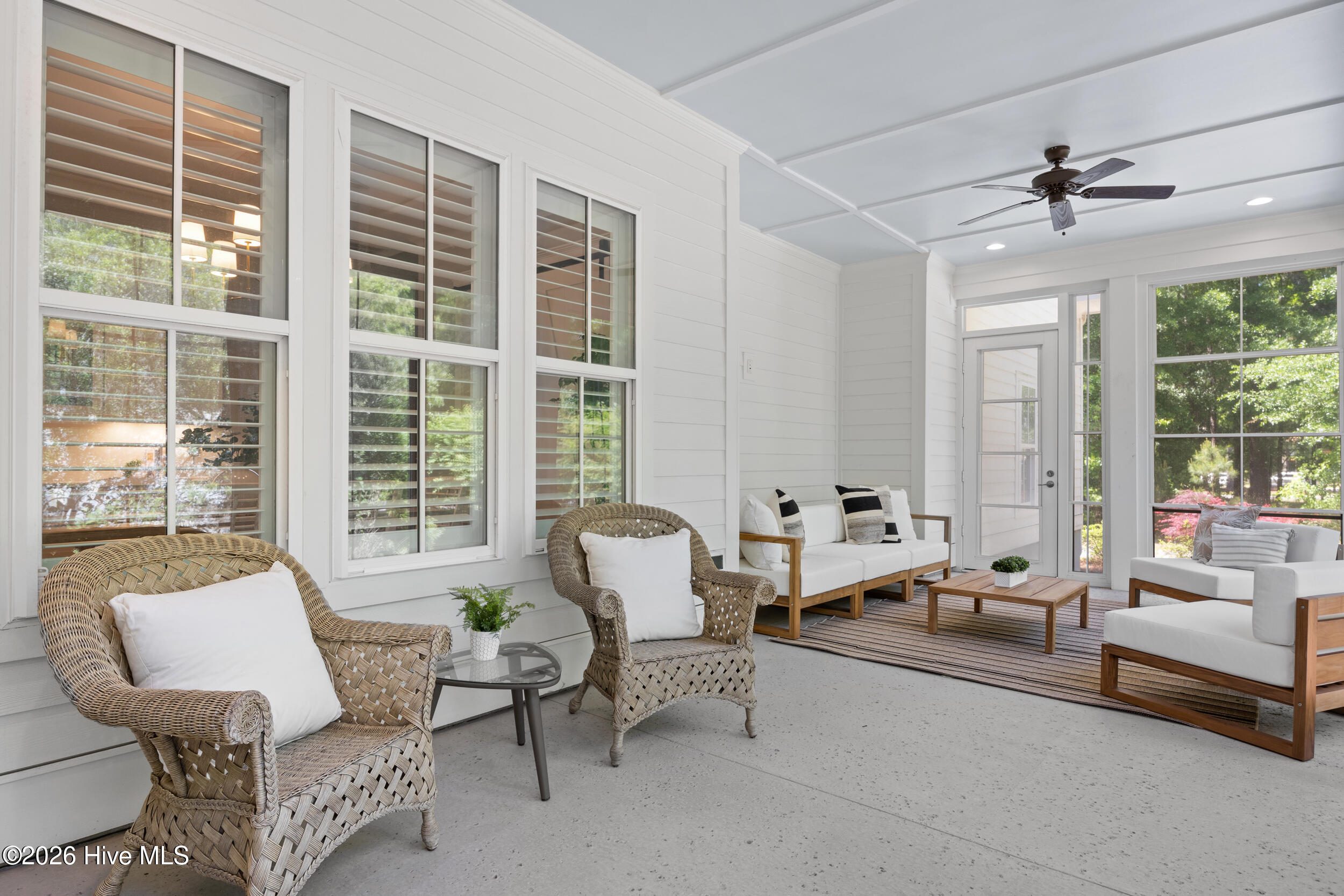 100569354 | Photo 60