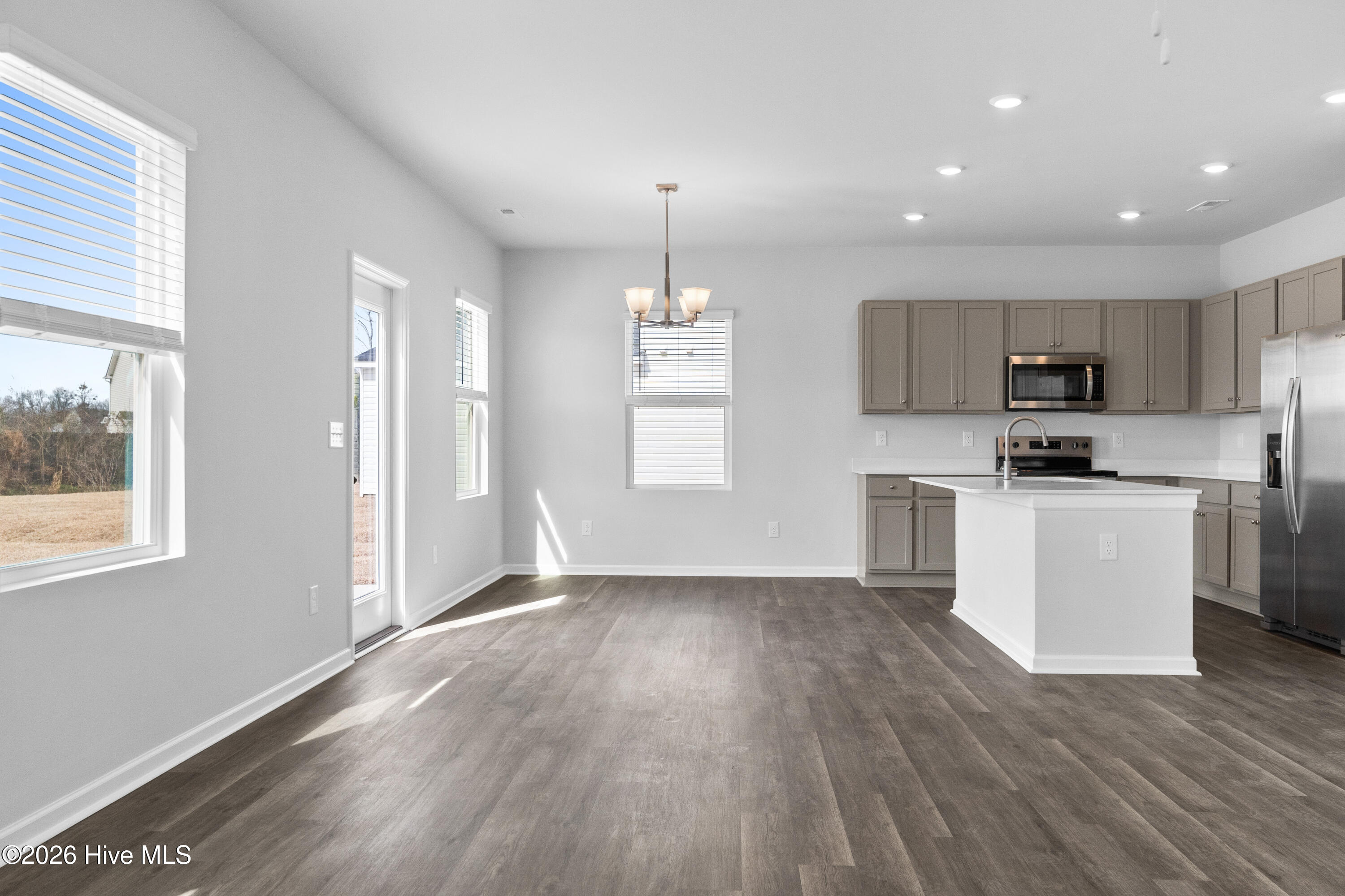 100538143 | Photo 15