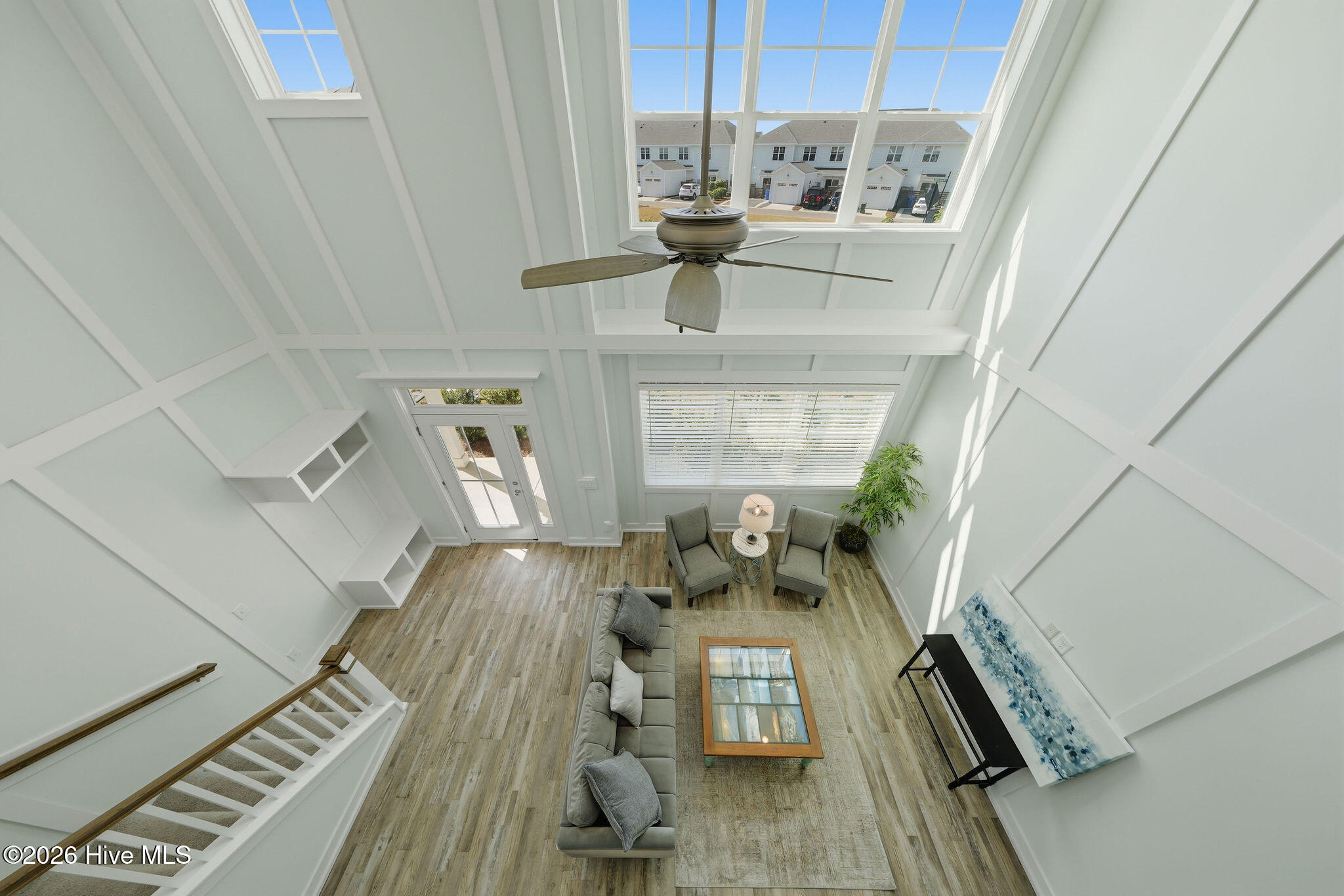 100569127 | Photo 25