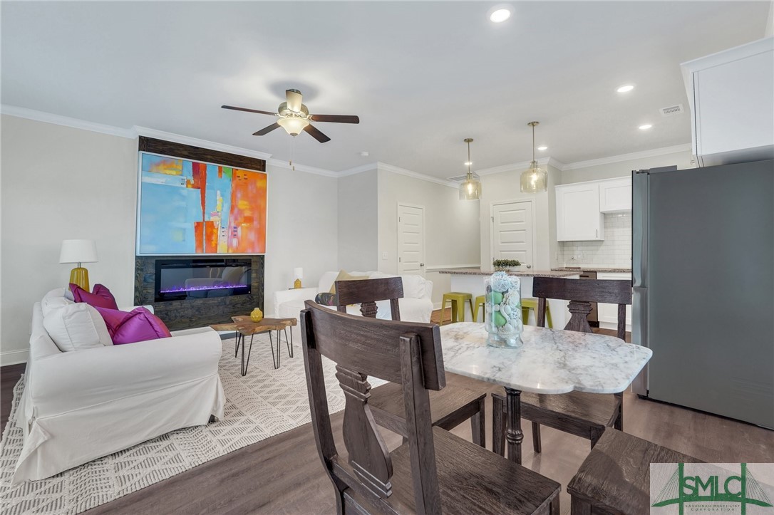 Photo is of another unit and does not represent the design selections in all units.