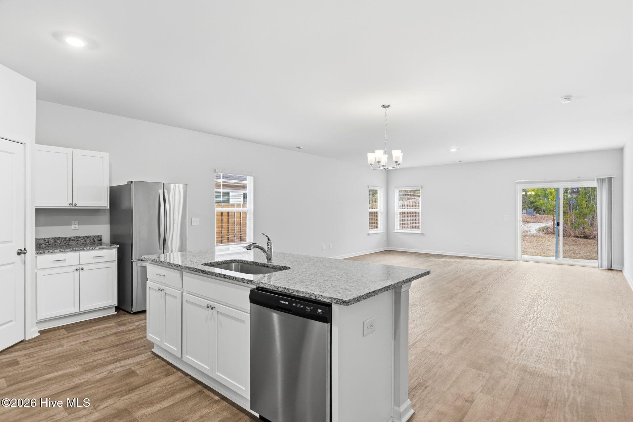 100556772 | Photo 12