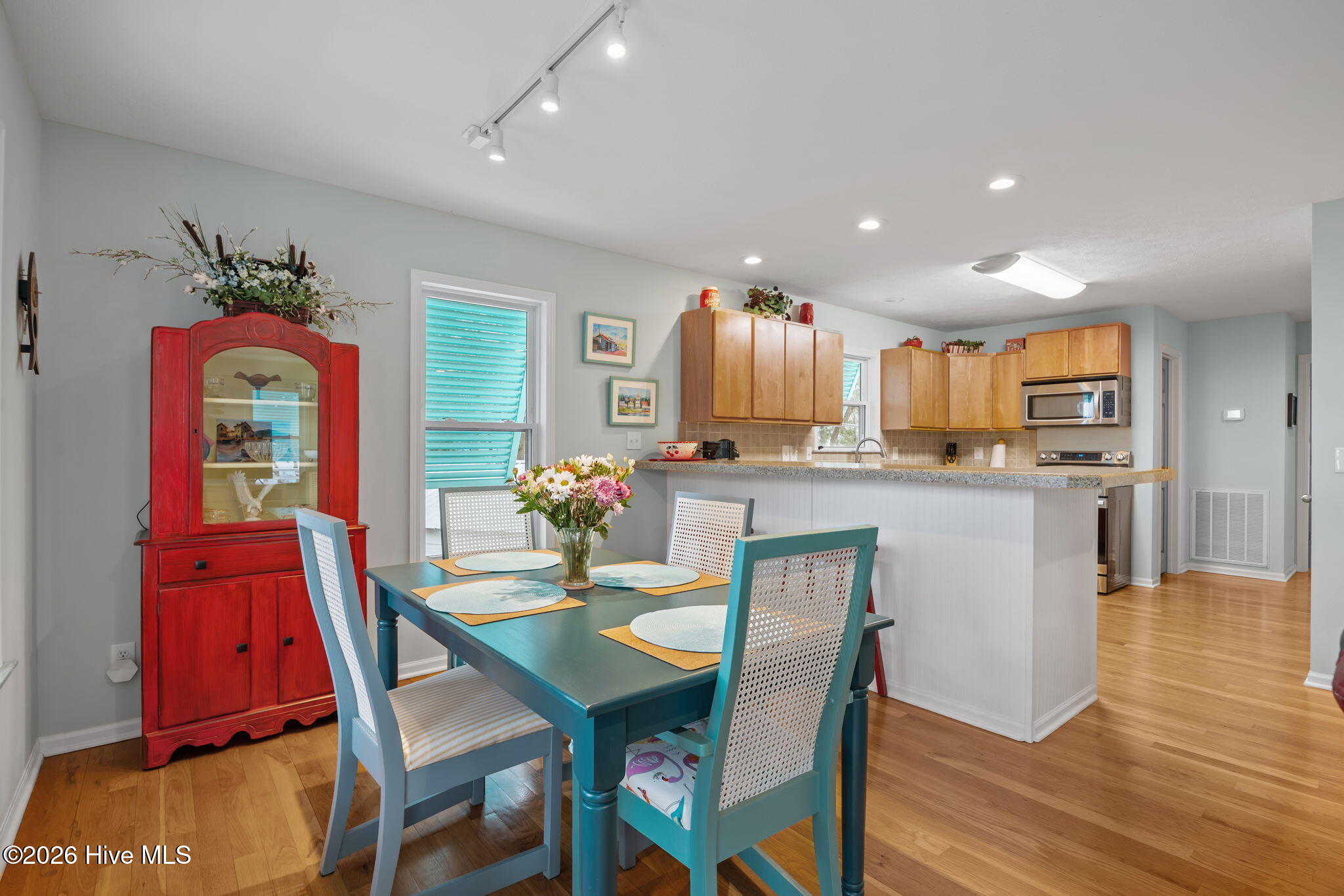 100558416 | Photo 13