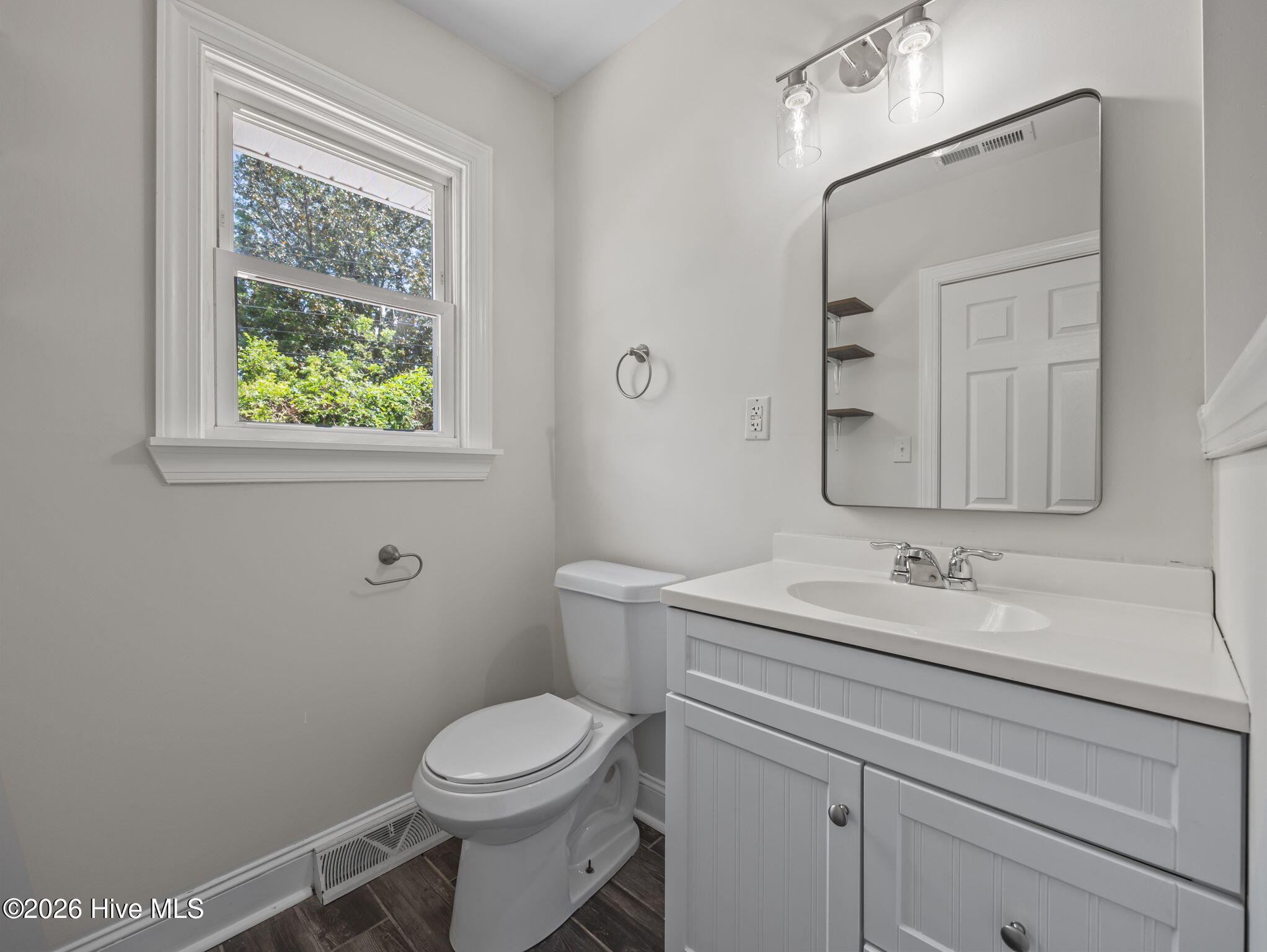 100568668 | Photo 32