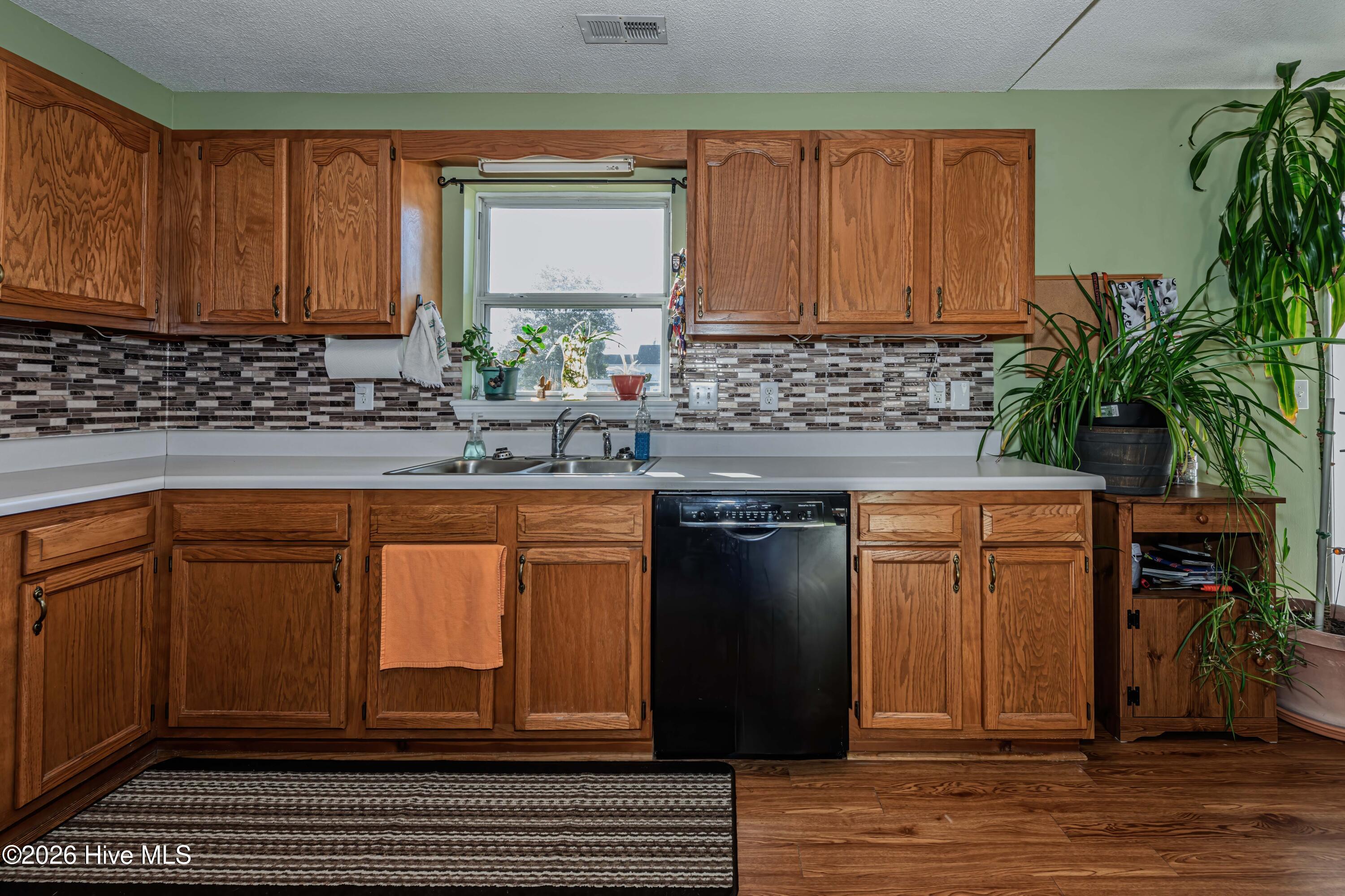 100550368 | Photo 20