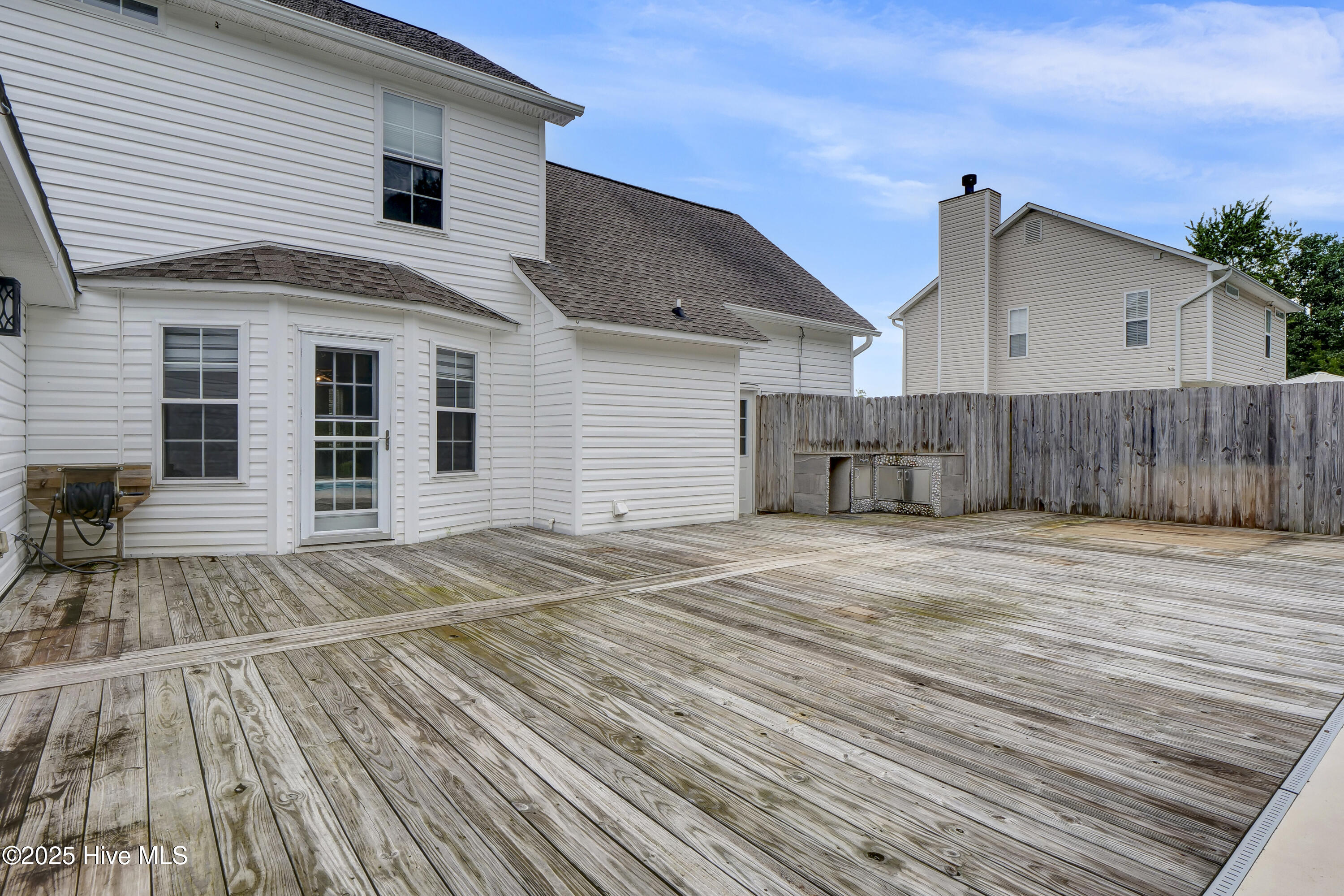 100544266 | Photo 51