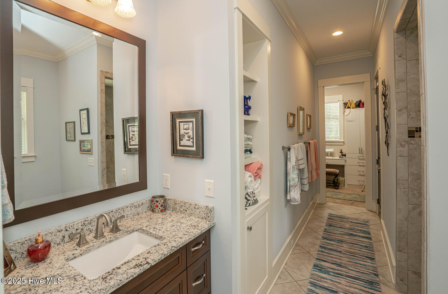 100566478 | Photo 32