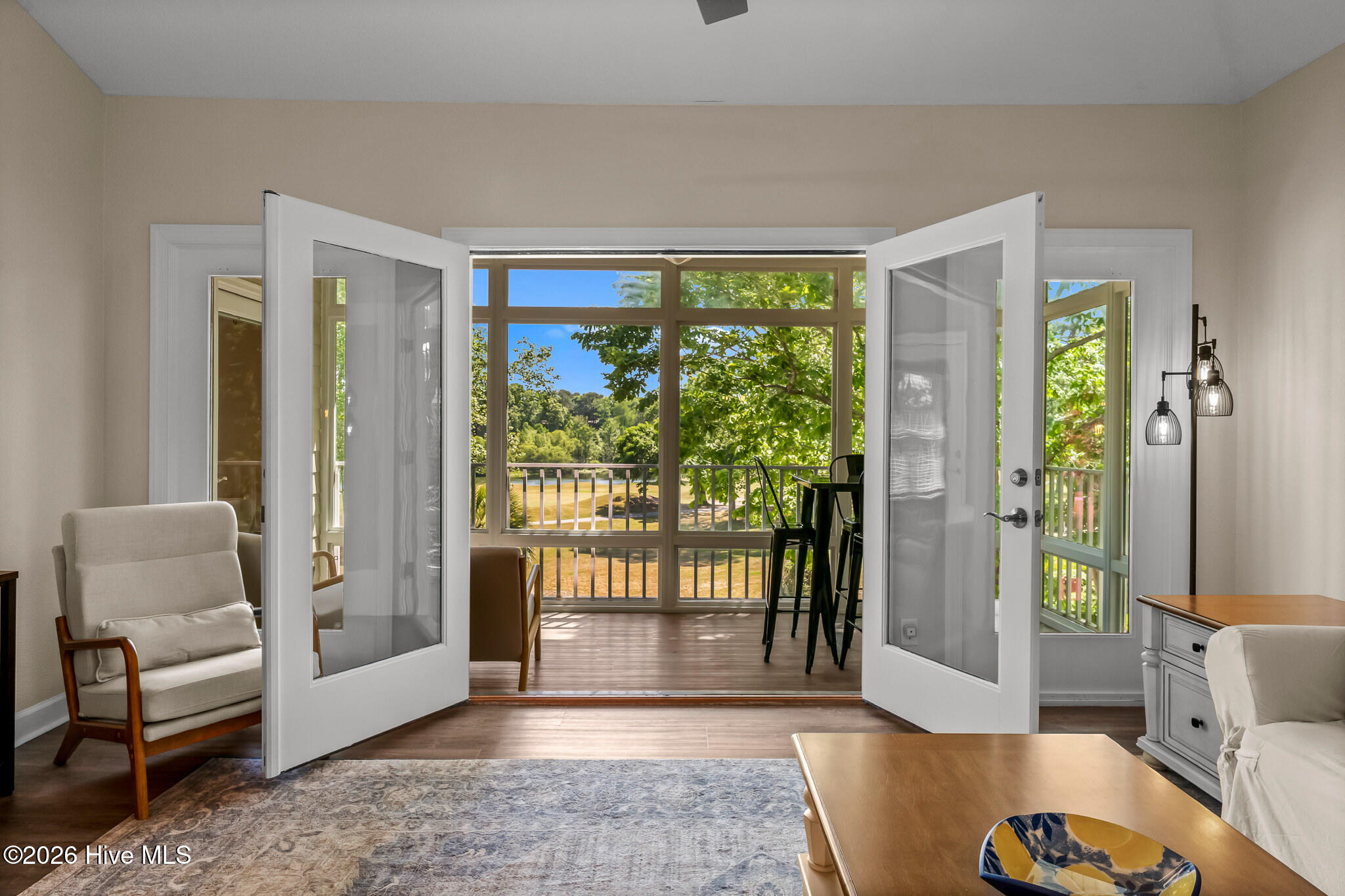 100568438 | Photo 16